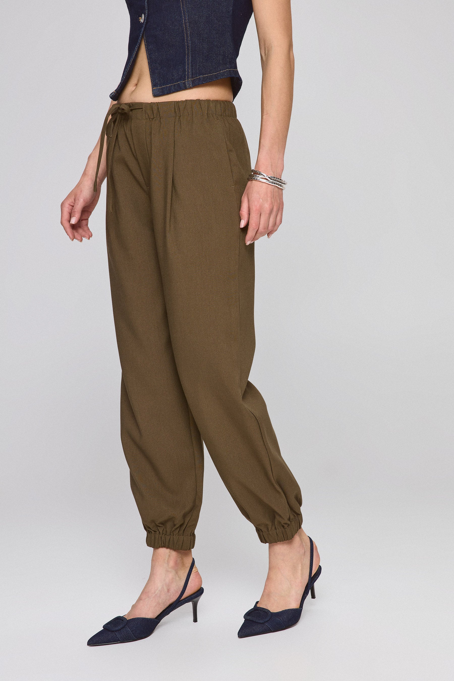 מכנסיים גומי במכפלת