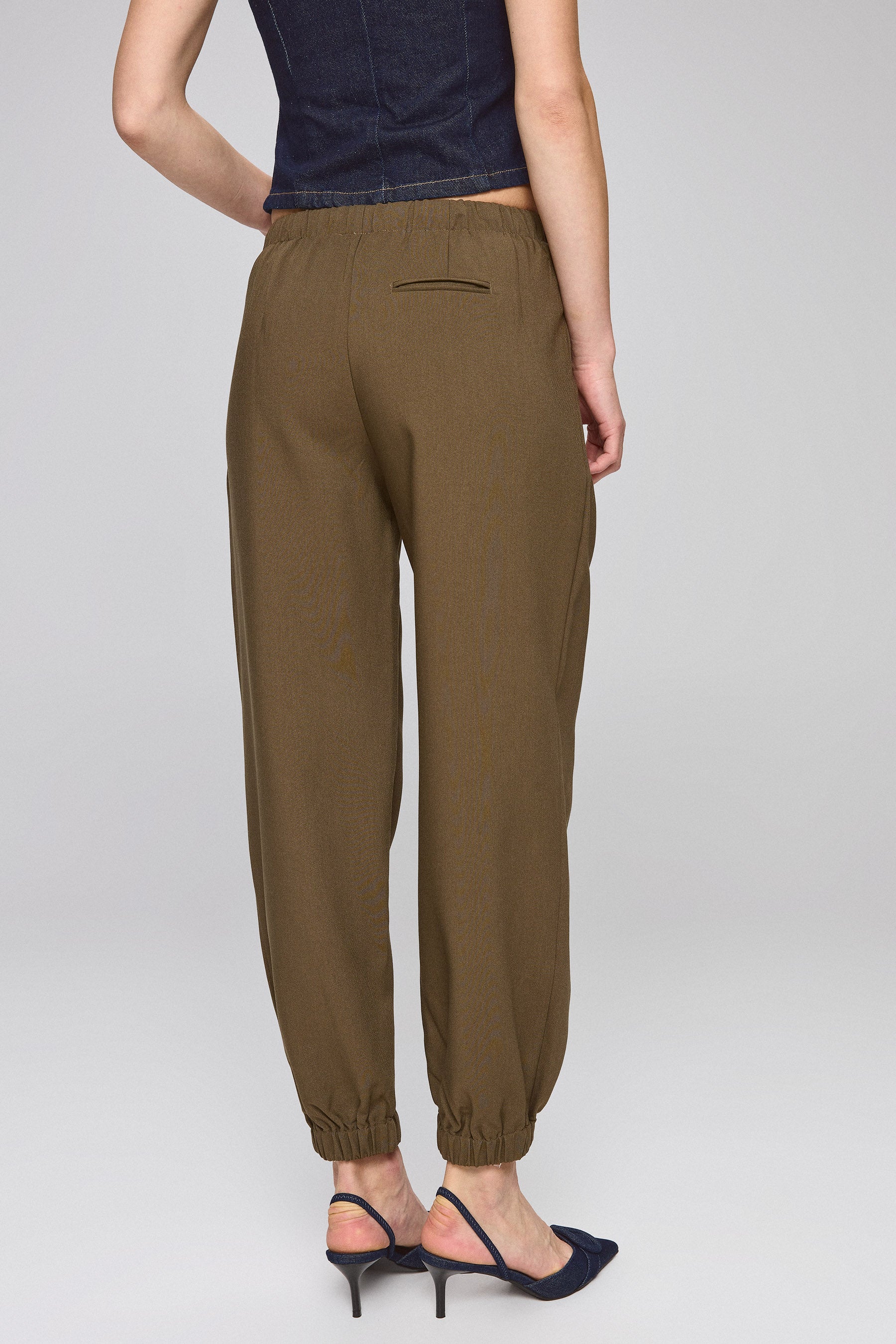 מכנסיים גומי במכפלת