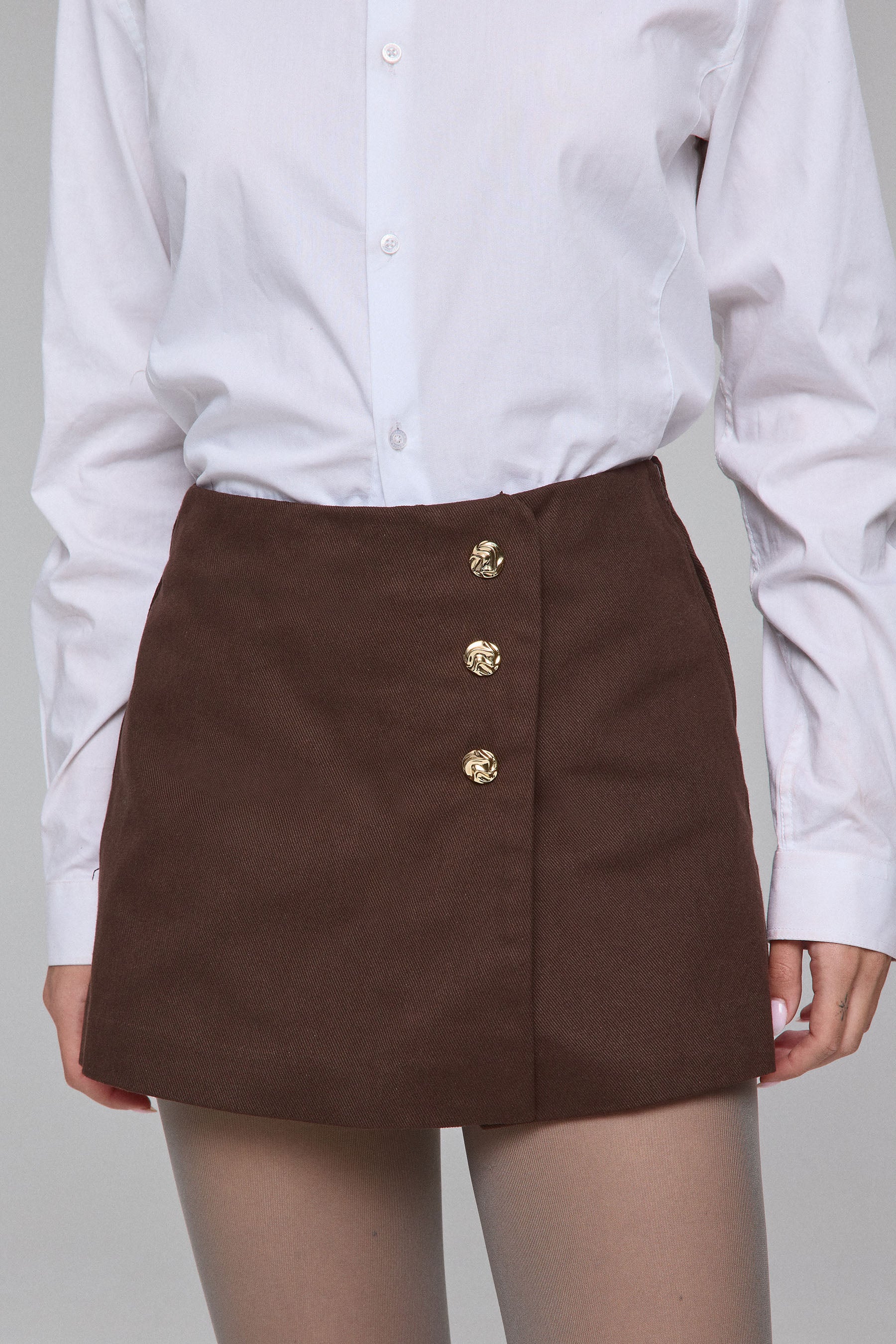 סקורט כפתורים מוזהבים