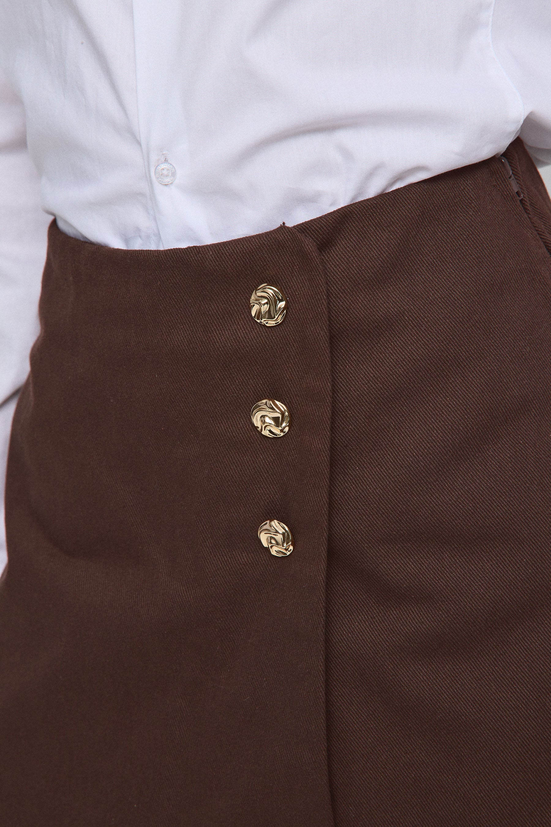 סקורט כפתורים מוזהבים