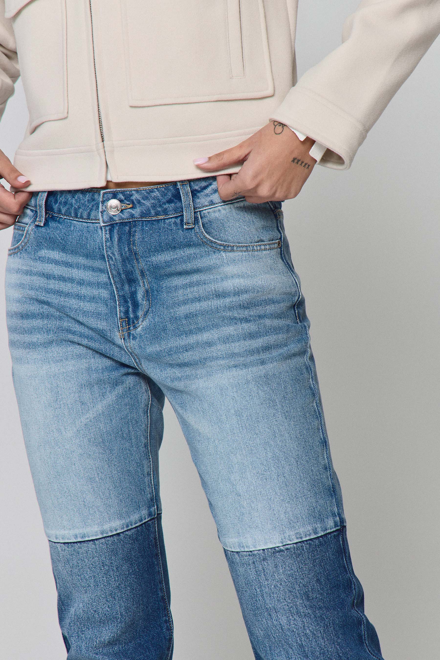 גינס כחול חתכים