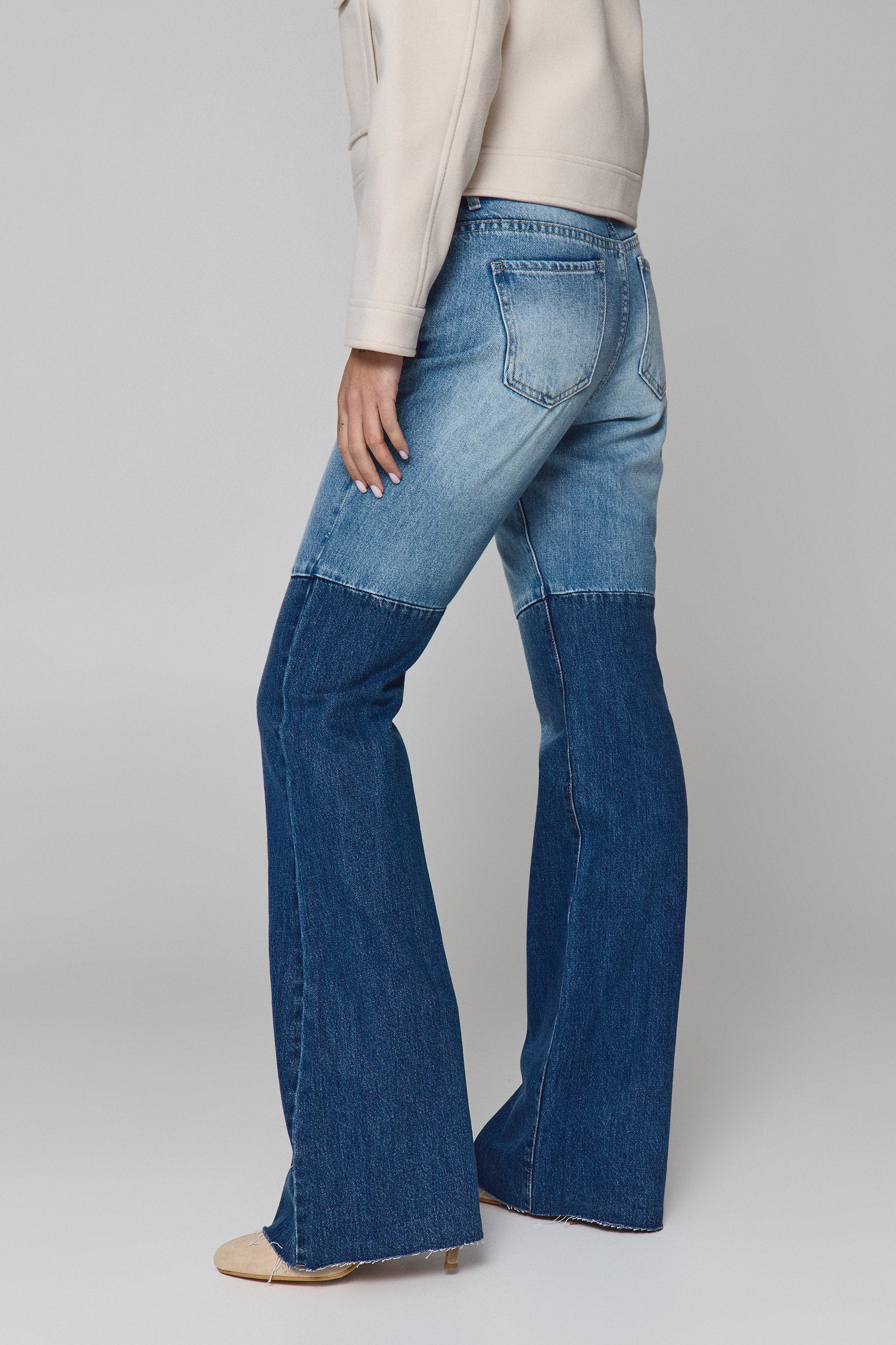 גינס כחול חתכים