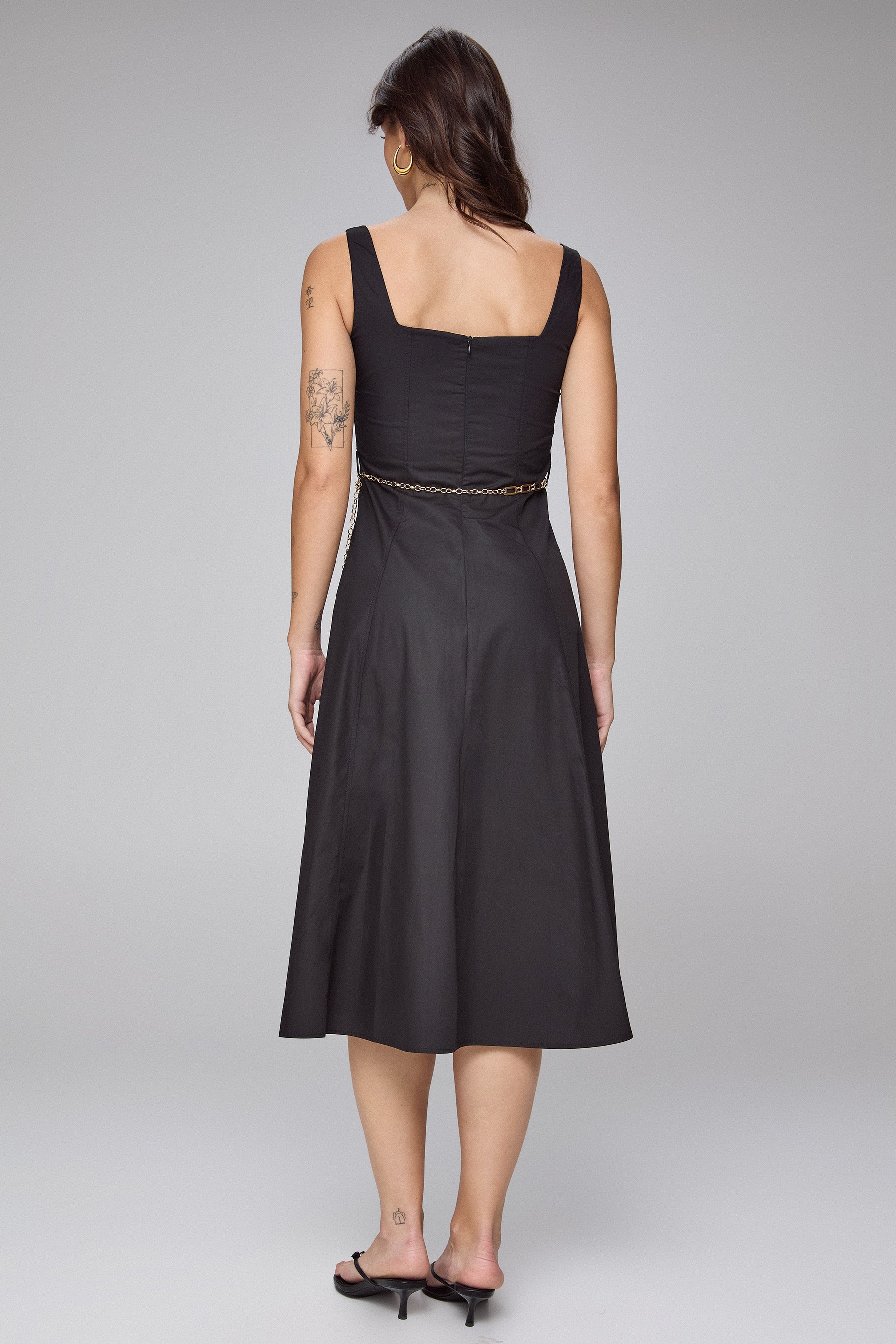 שמלת מקסי חגורת זהב