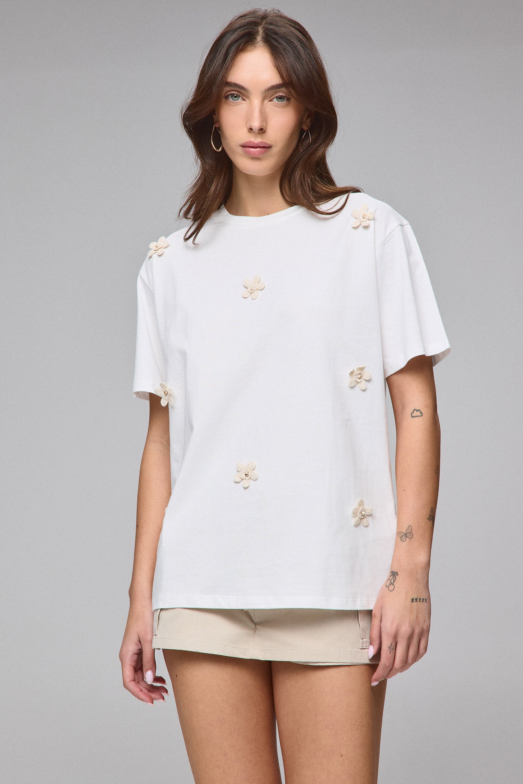 חולצת פרחי קרושה