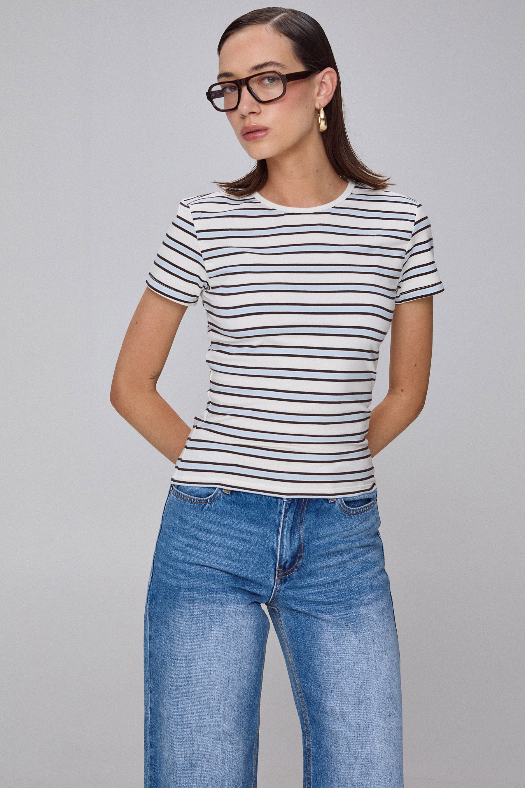 חולצת פסים צמודה