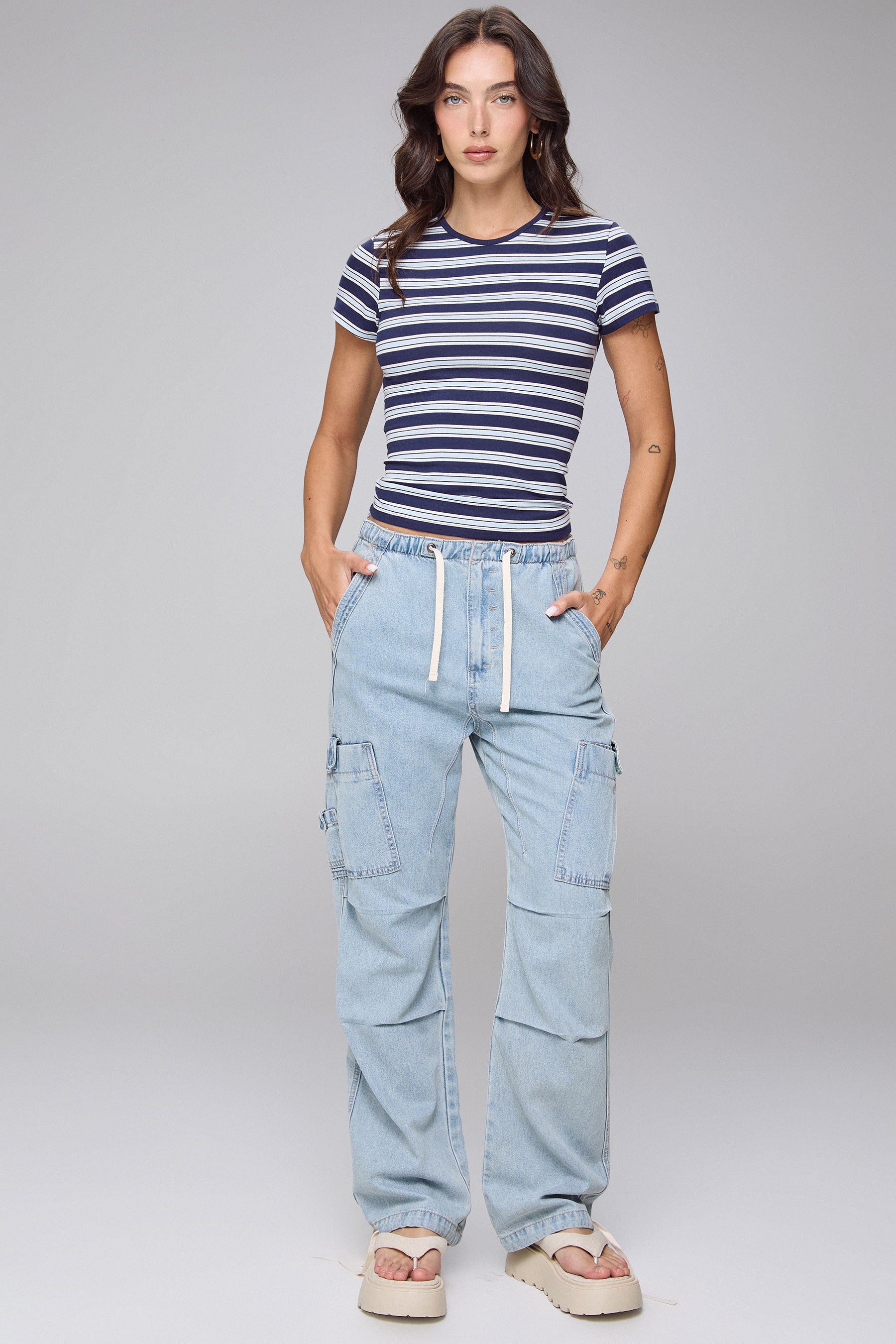 חולצת פסים צמודה