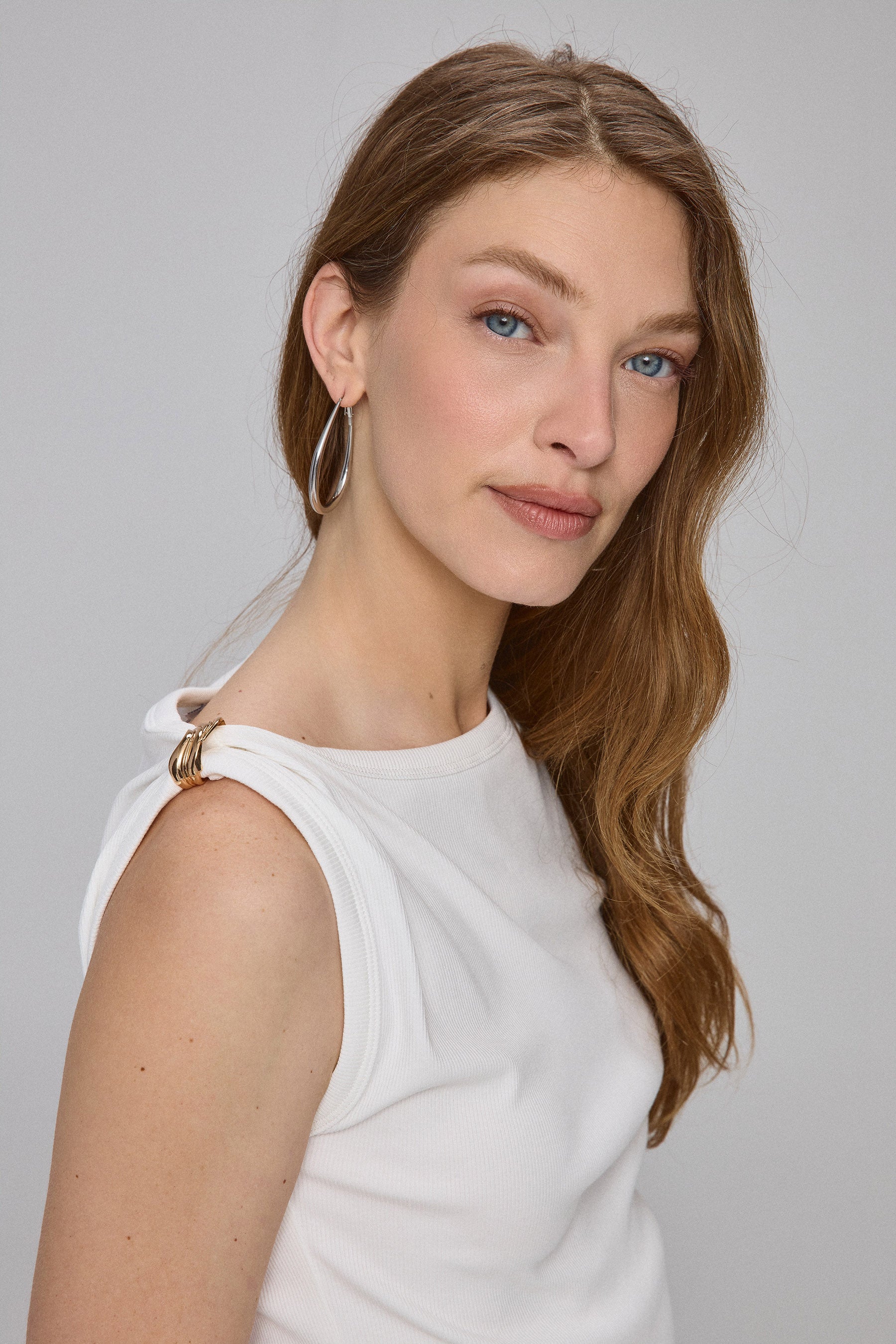 חולצת ריב עם אבזם