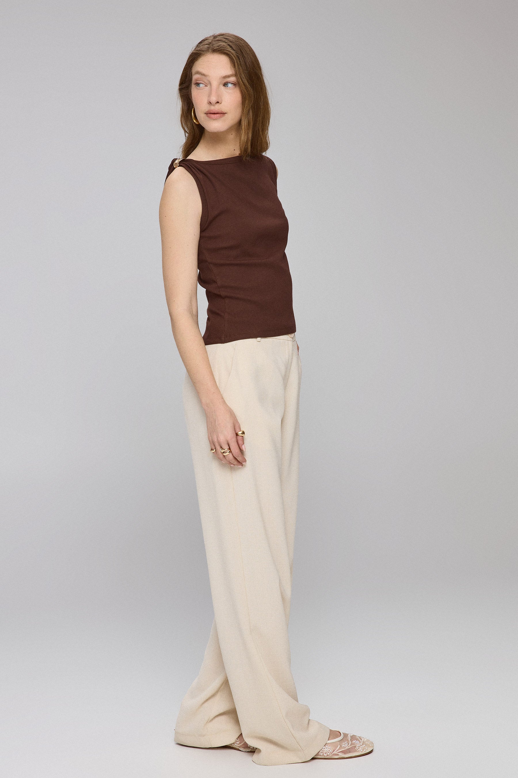 חולצת ריב עם אבזם