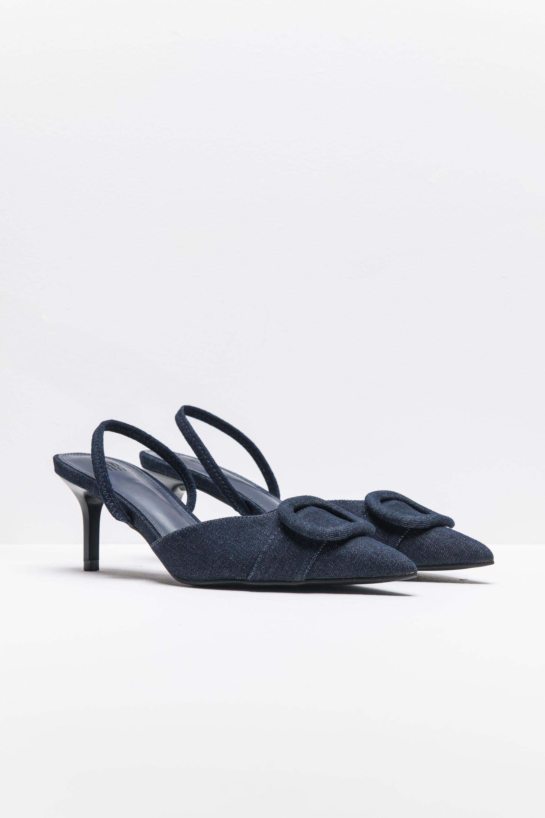 נעל עקב דנים