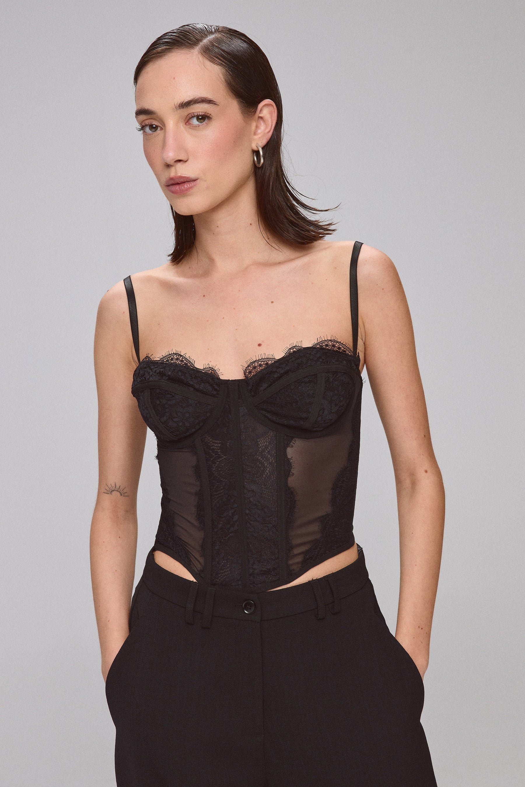 טופ מחוך סקארלט