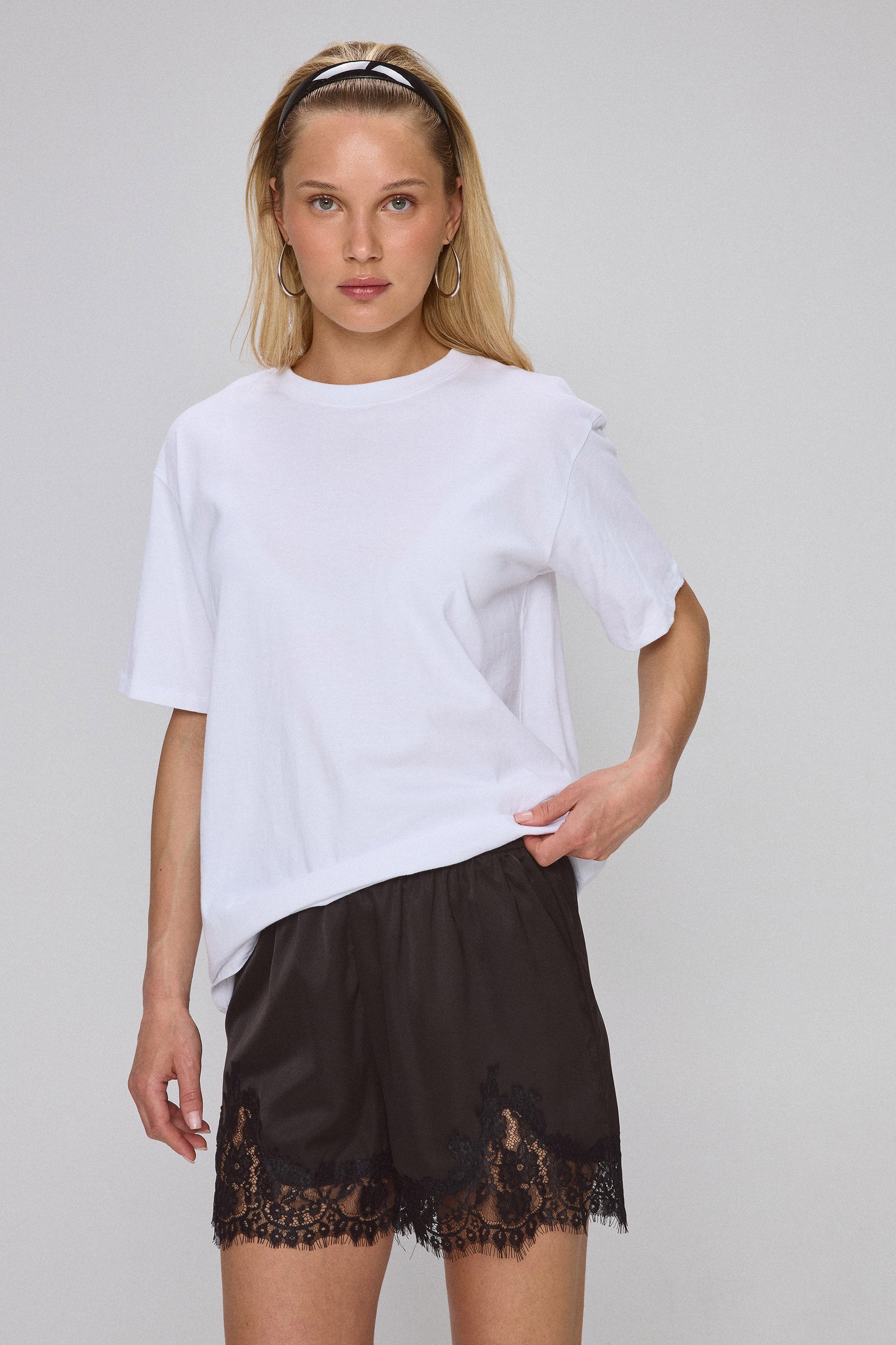 מכנסוני סאטן תחרה