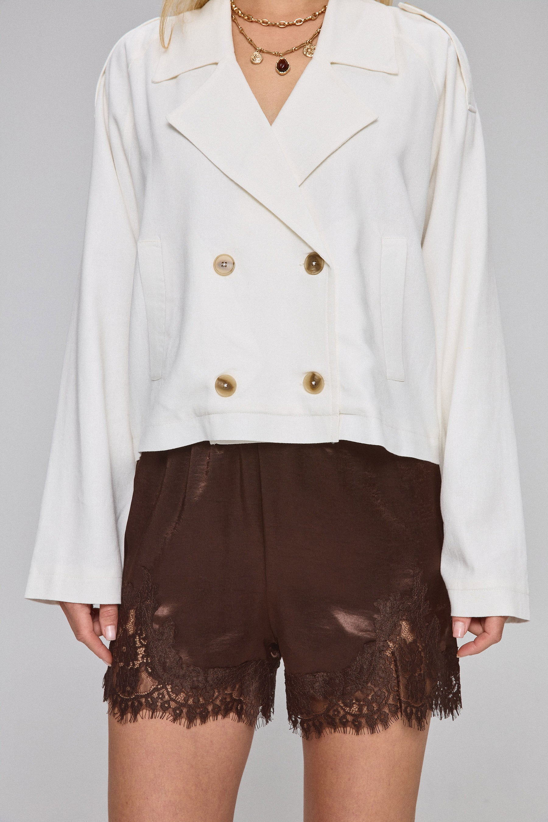 מכנסוני סאטן תחרה חום