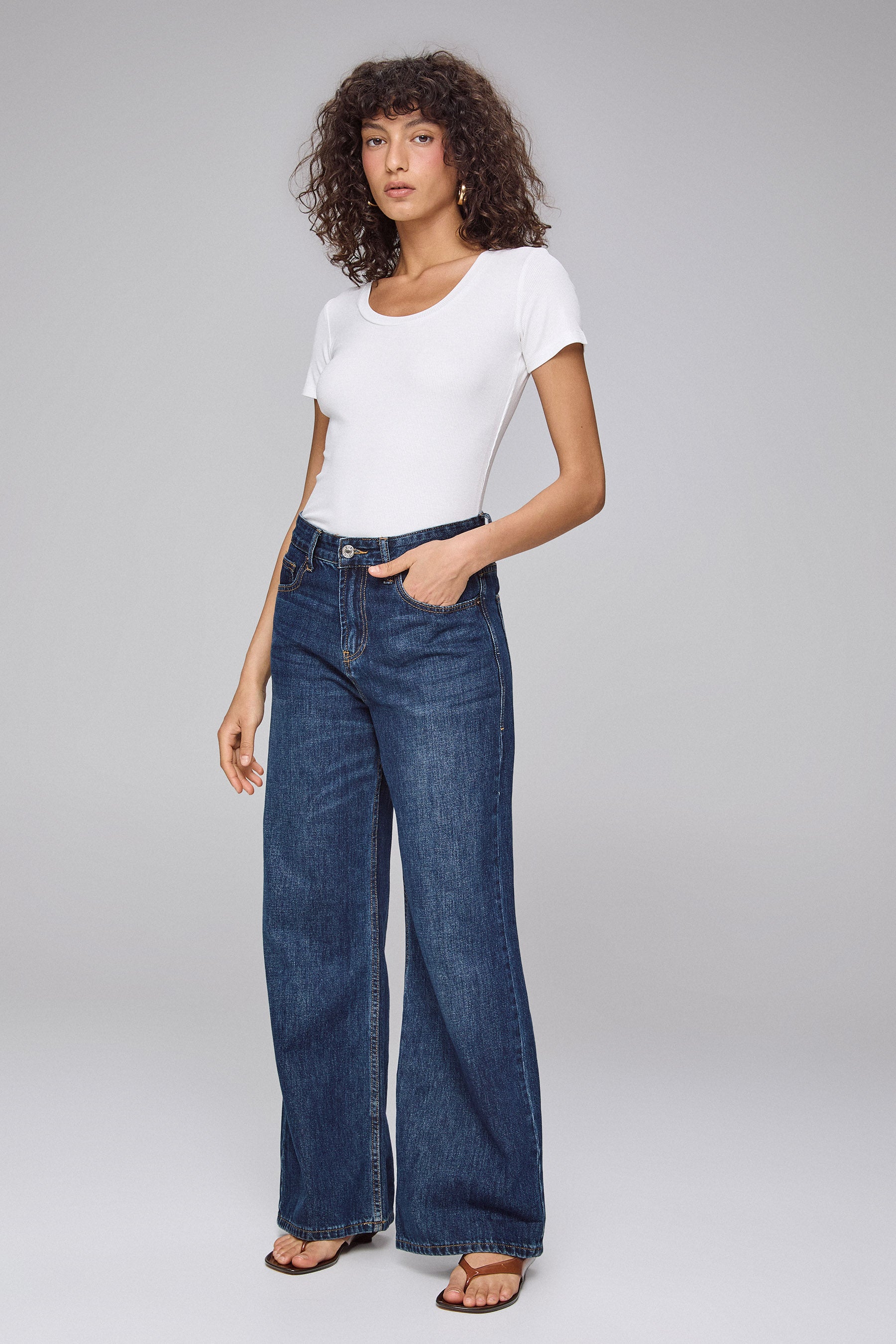 טי מחשוף עמוק