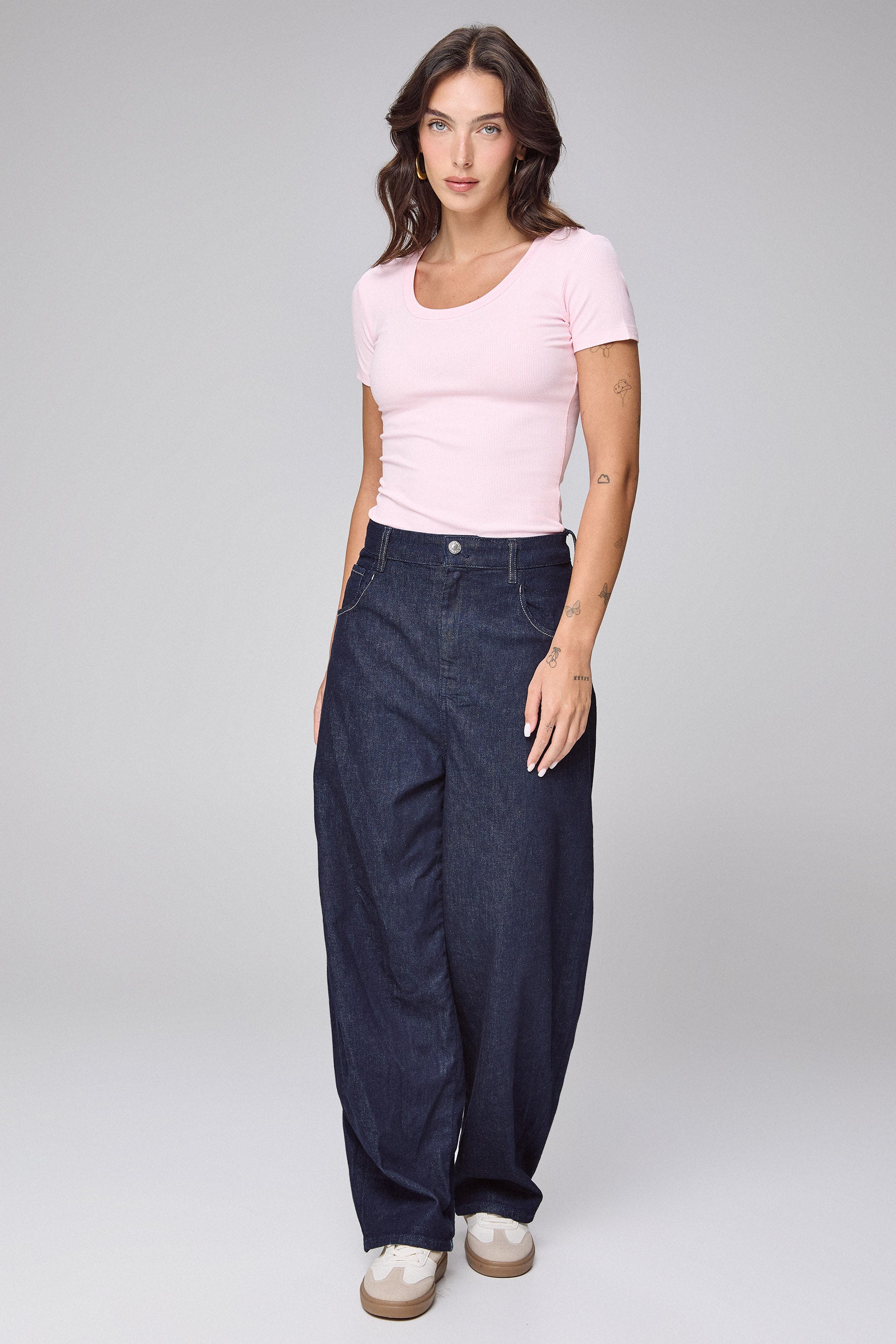 טי מחשוף עמוק