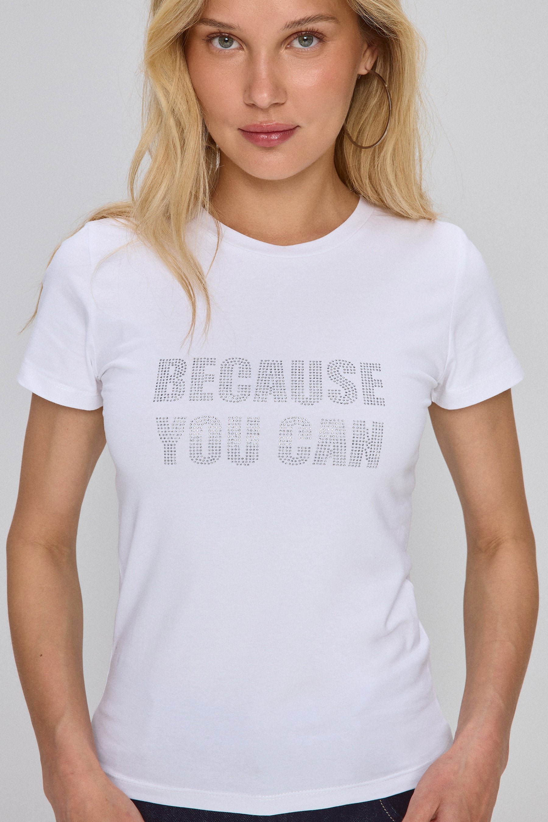 חולצת כיתובי יהלומים