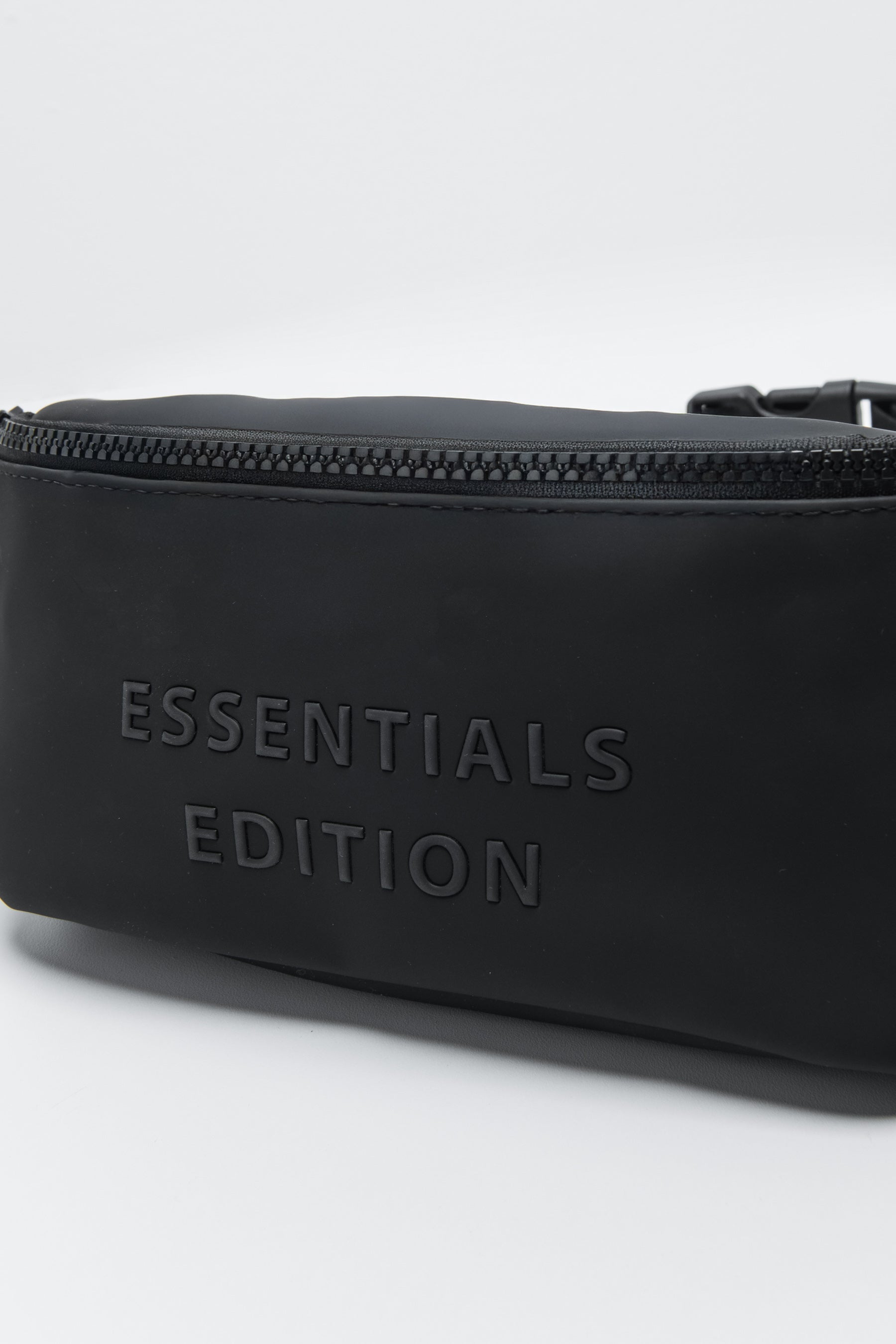 פאוץ' אייקון בגימור אלסטי