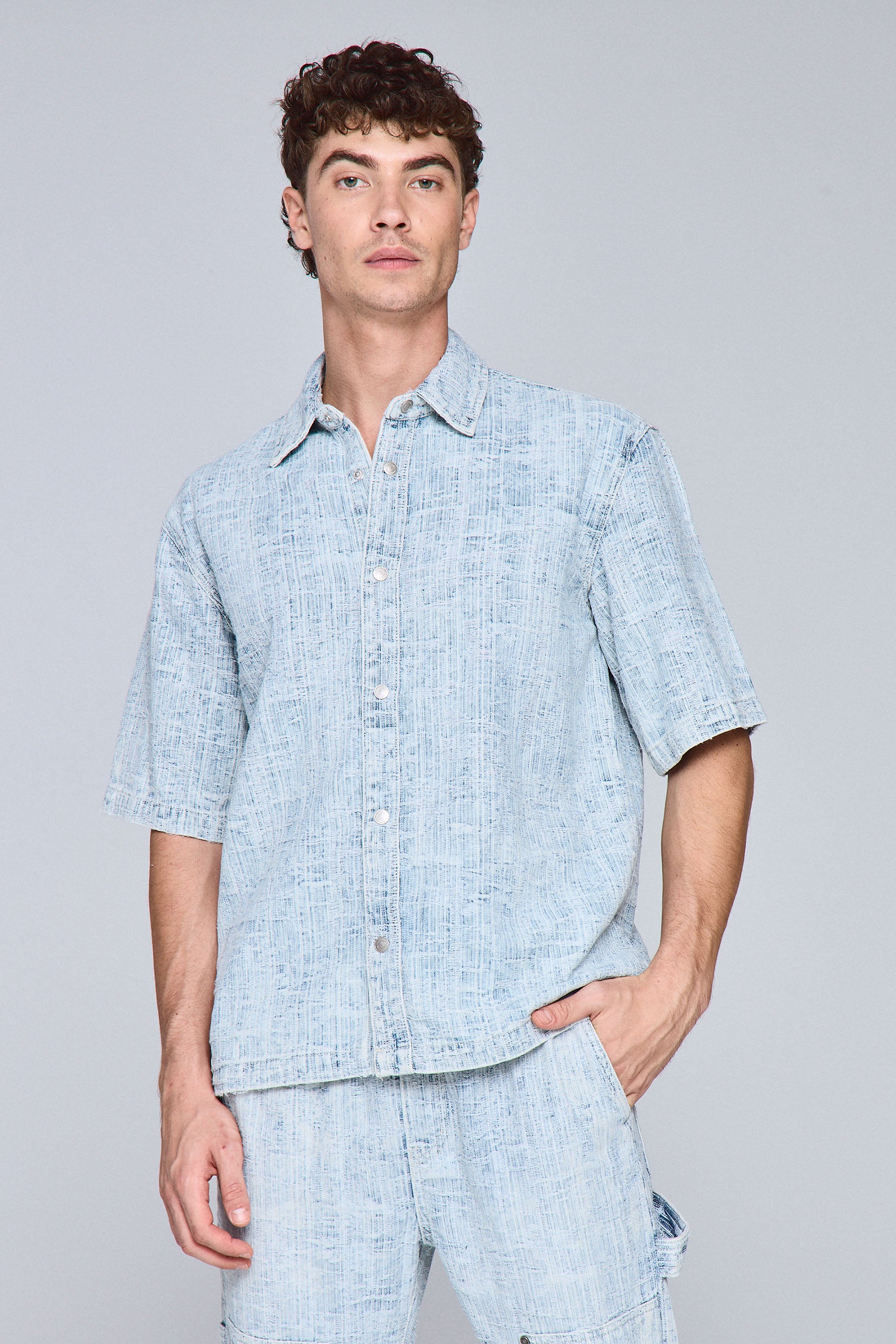 חולצת ג'ינס קרפנטר