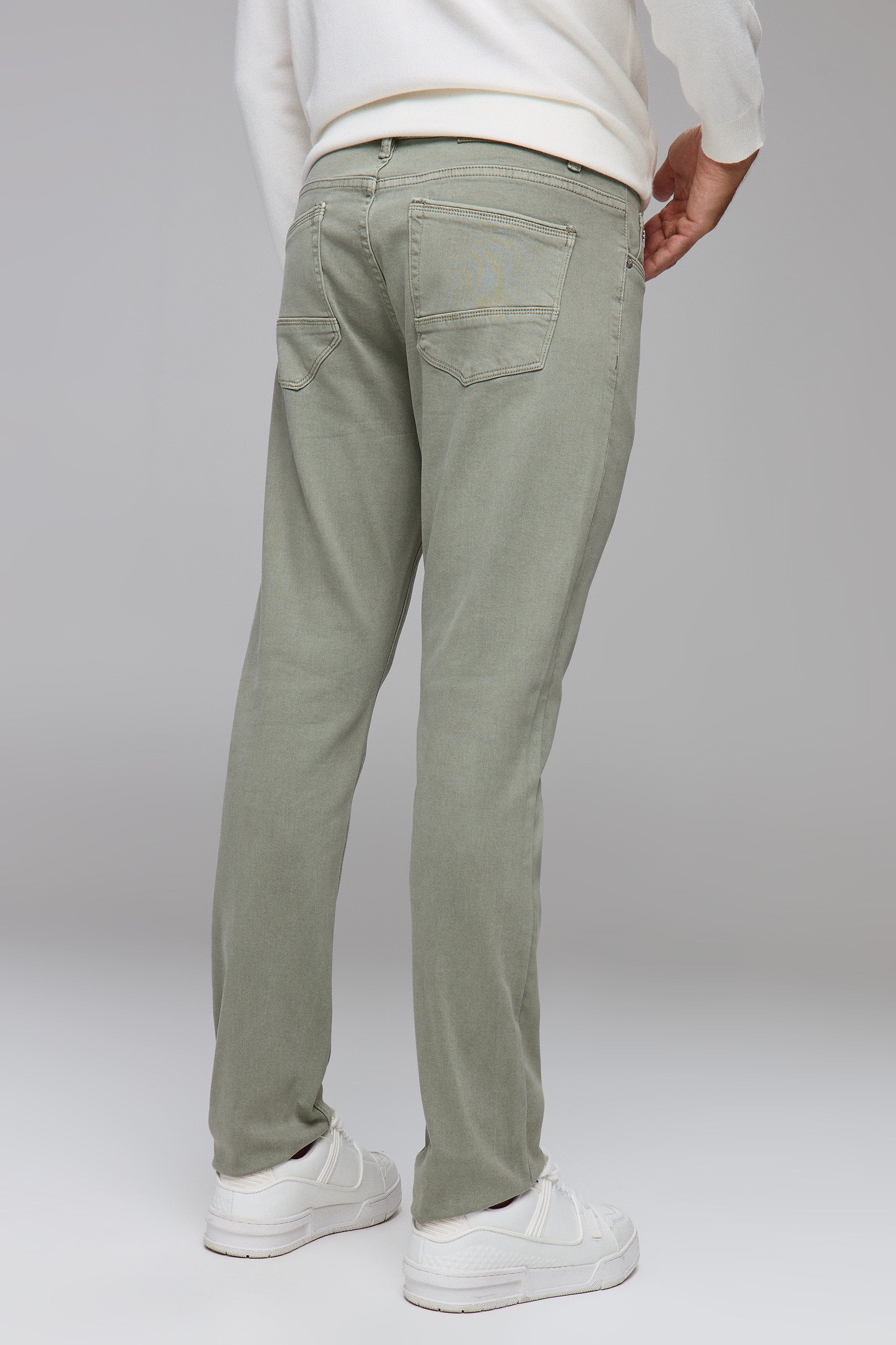 ג'ינס מאדוק קולור