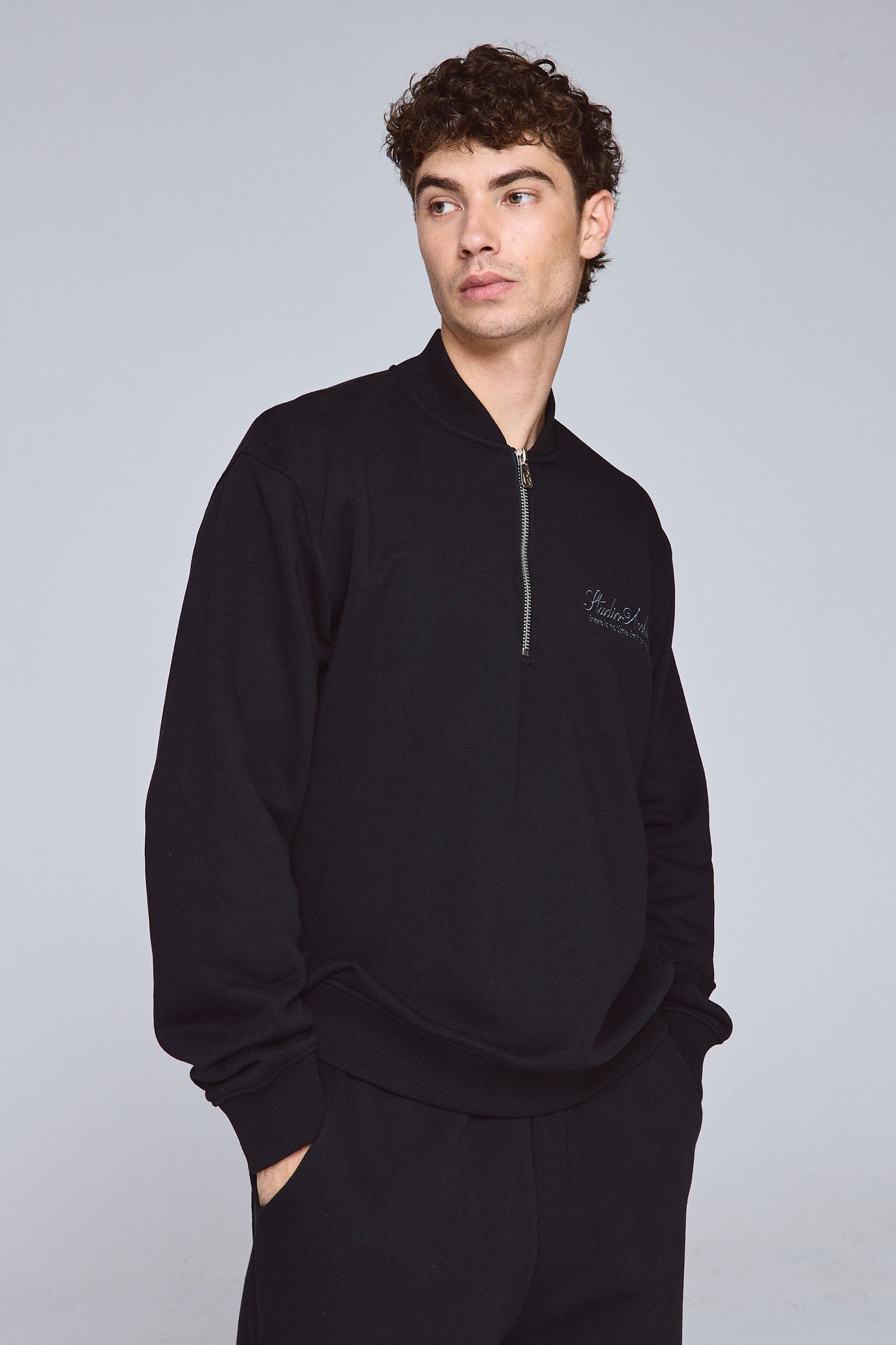 סווטשירט סטודיו