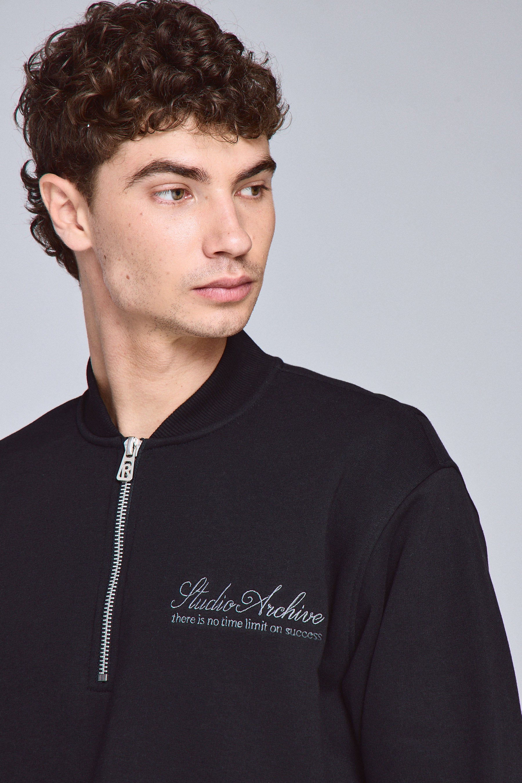 סווטשירט סטודיו