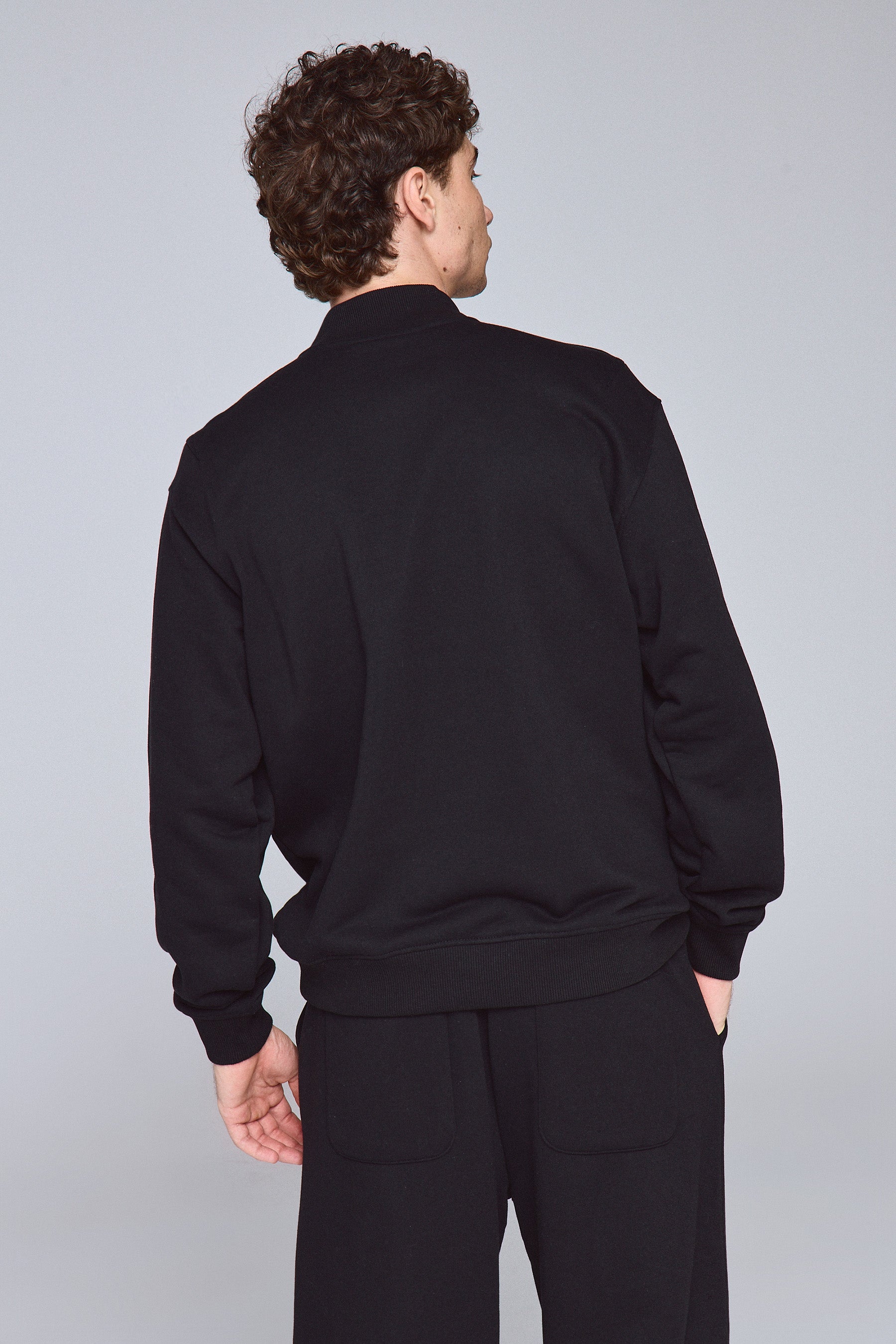 סווטשירט סטודיו