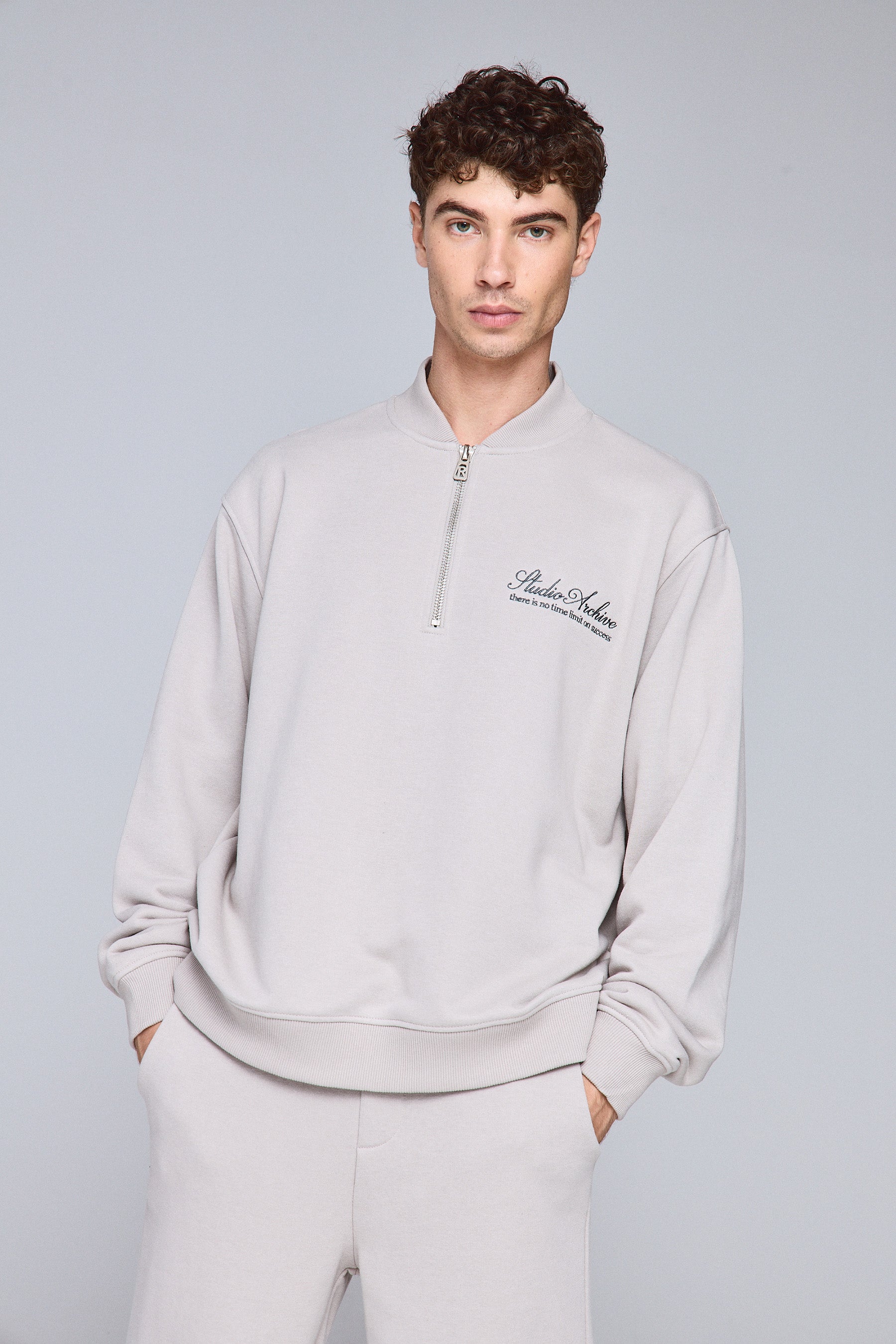 סווטשירט סטודיו