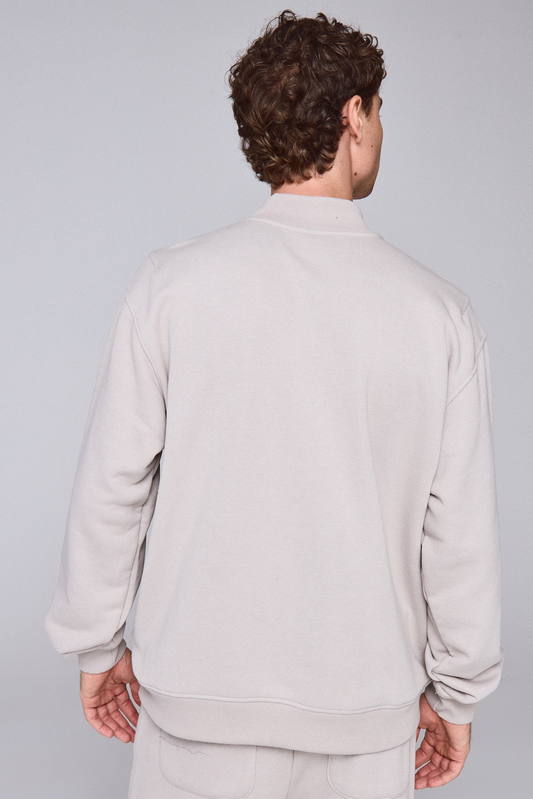 סווטשירט סטודיו