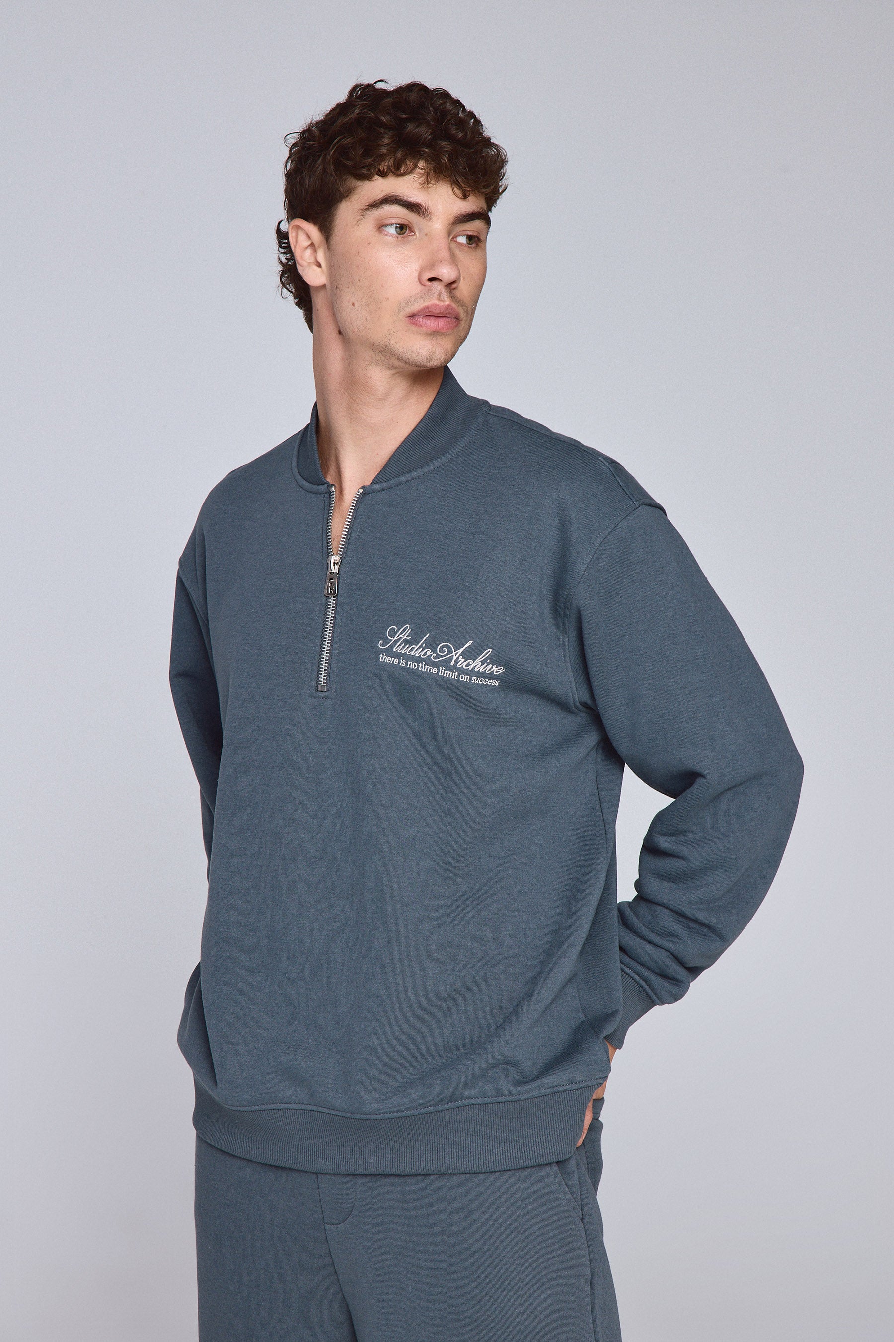 סווטשירט סטודיו