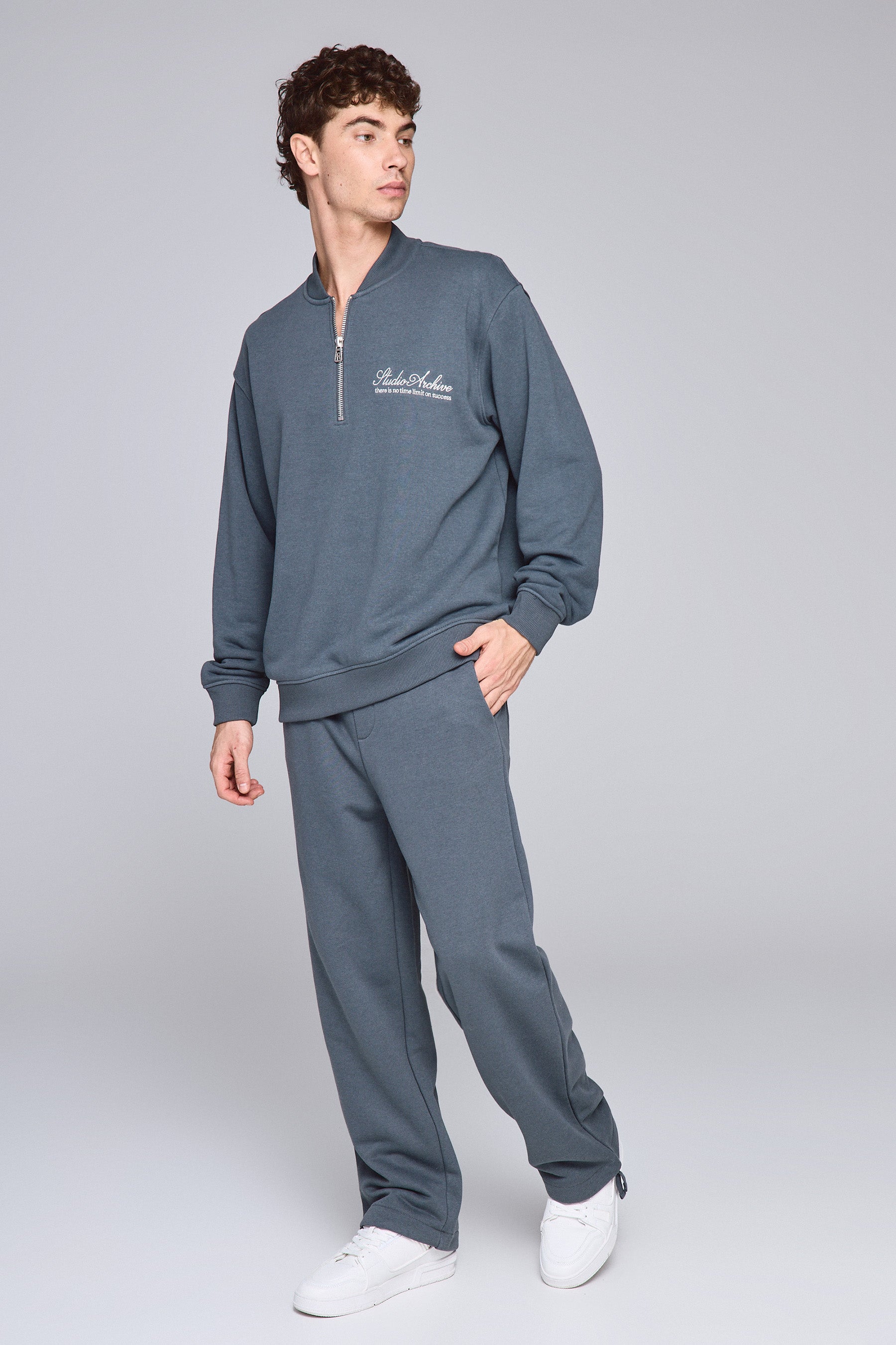 סווטשירט סטודיו