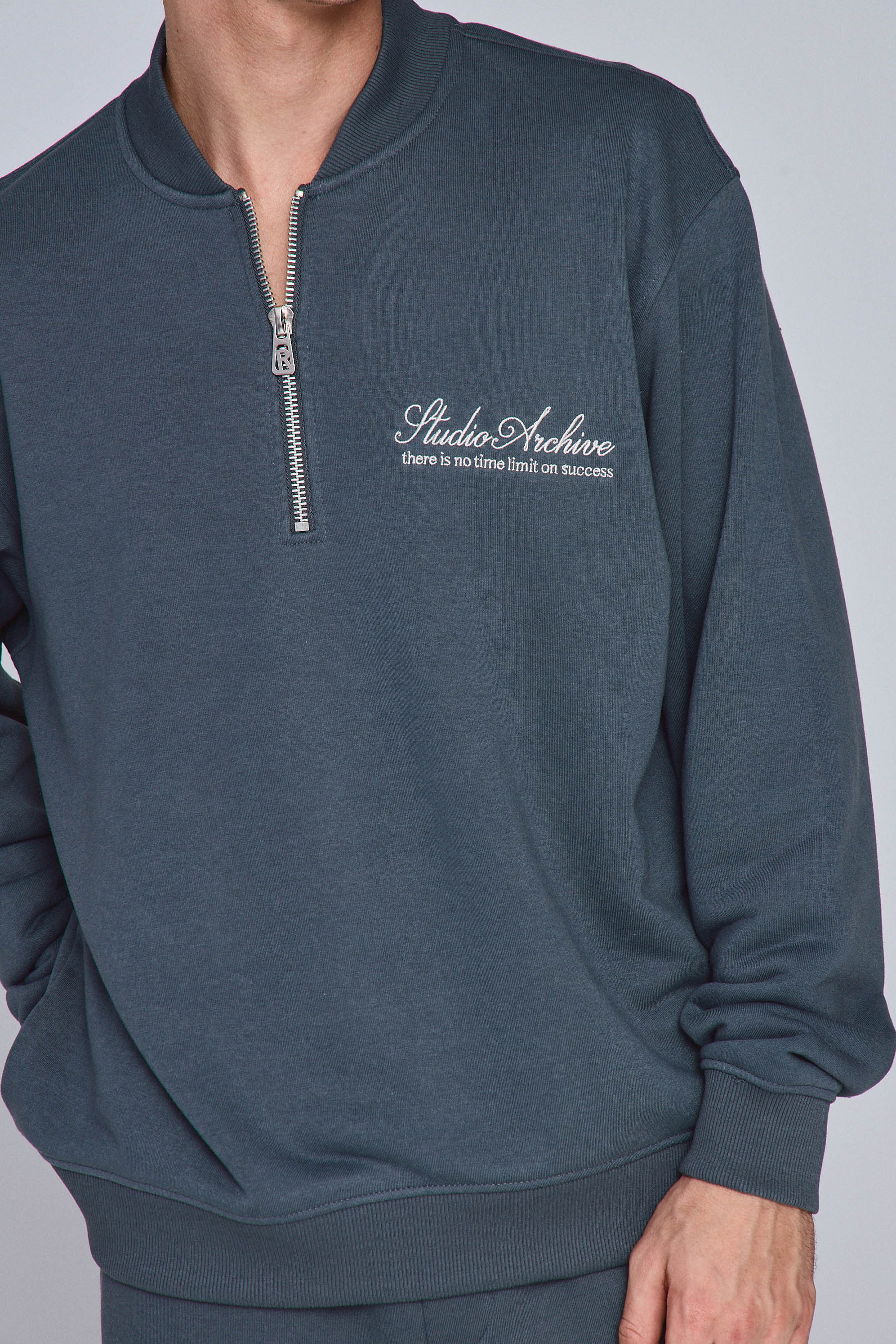 סווטשירט סטודיו