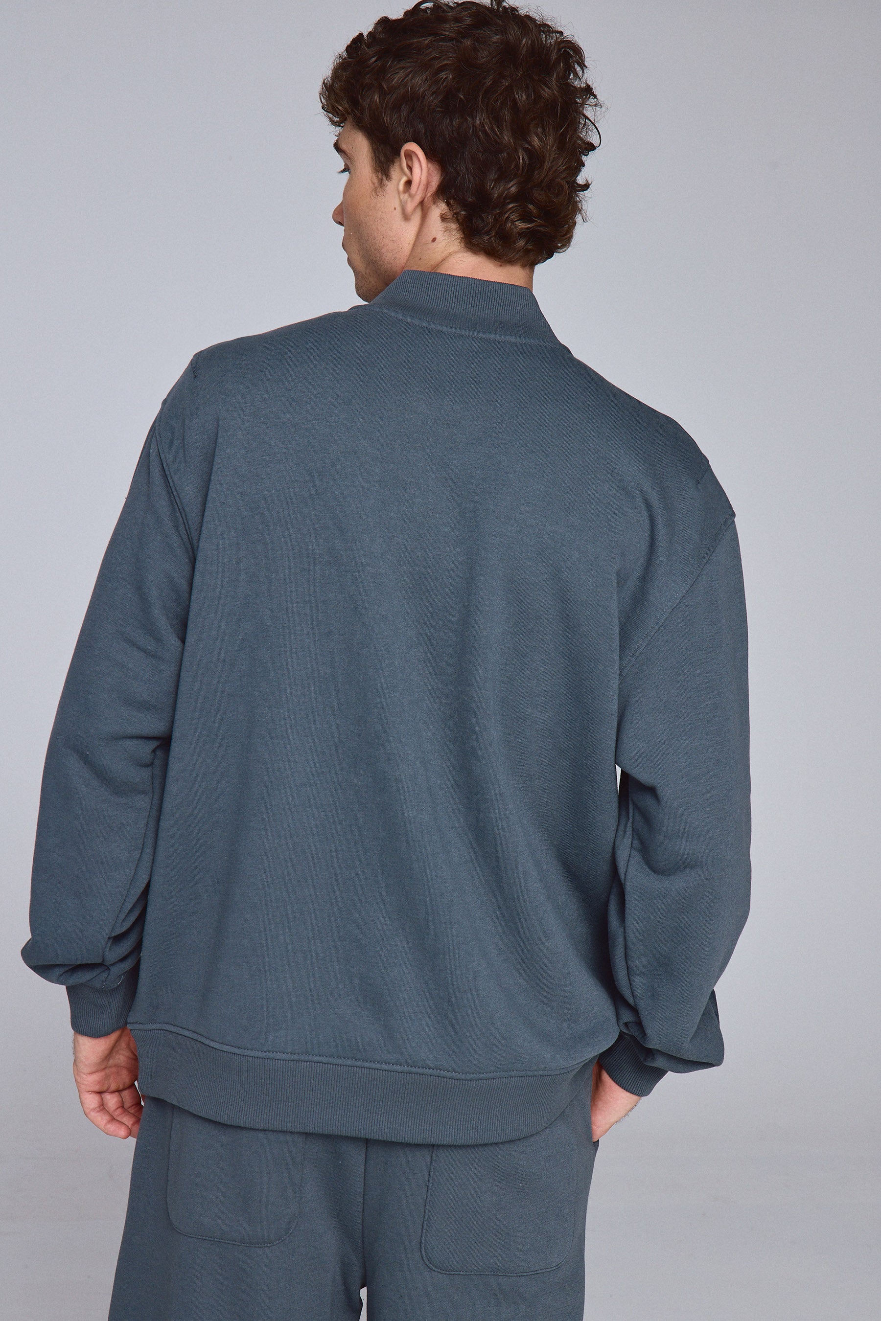 סווטשירט סטודיו