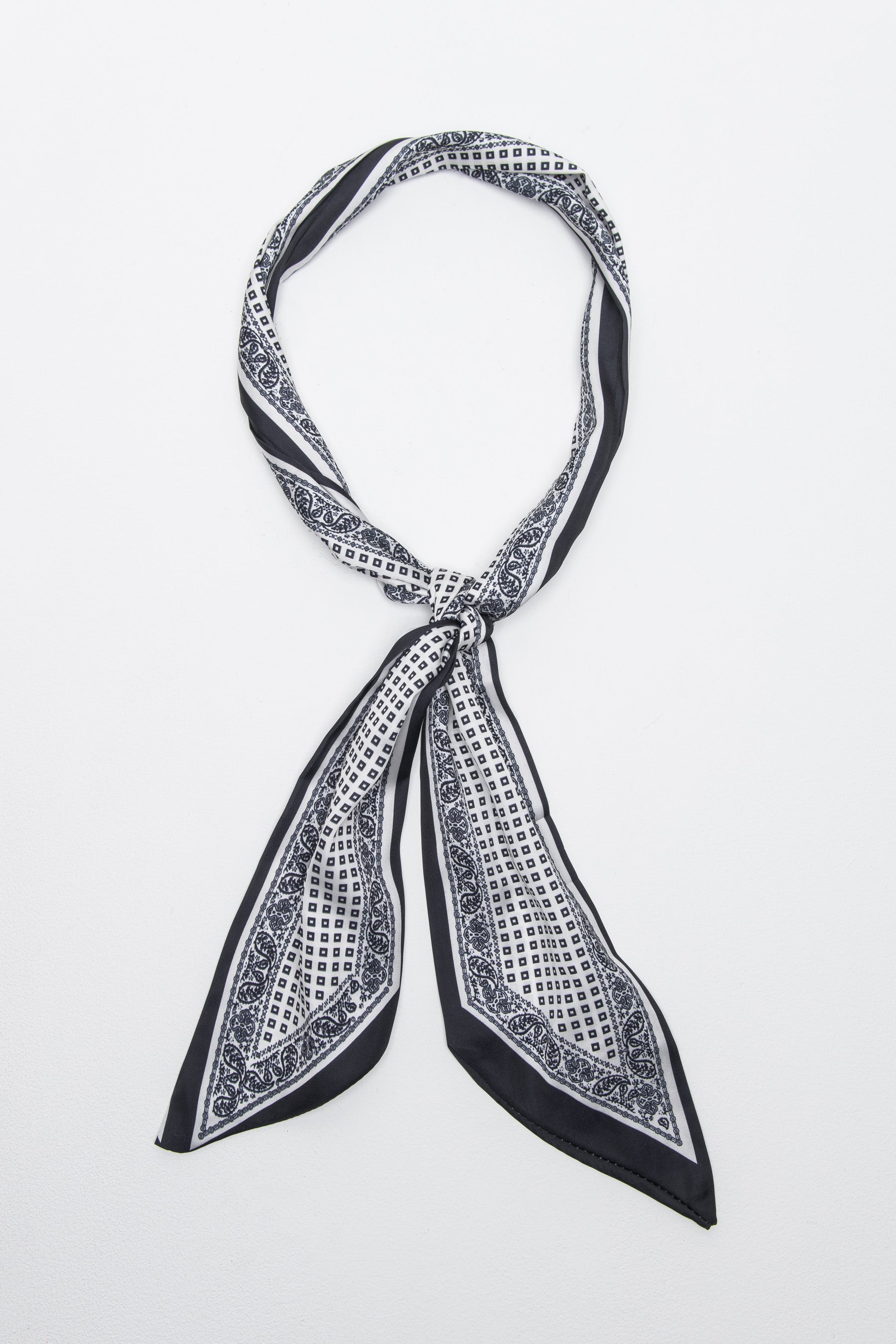 עניבת קשירה ריבועים