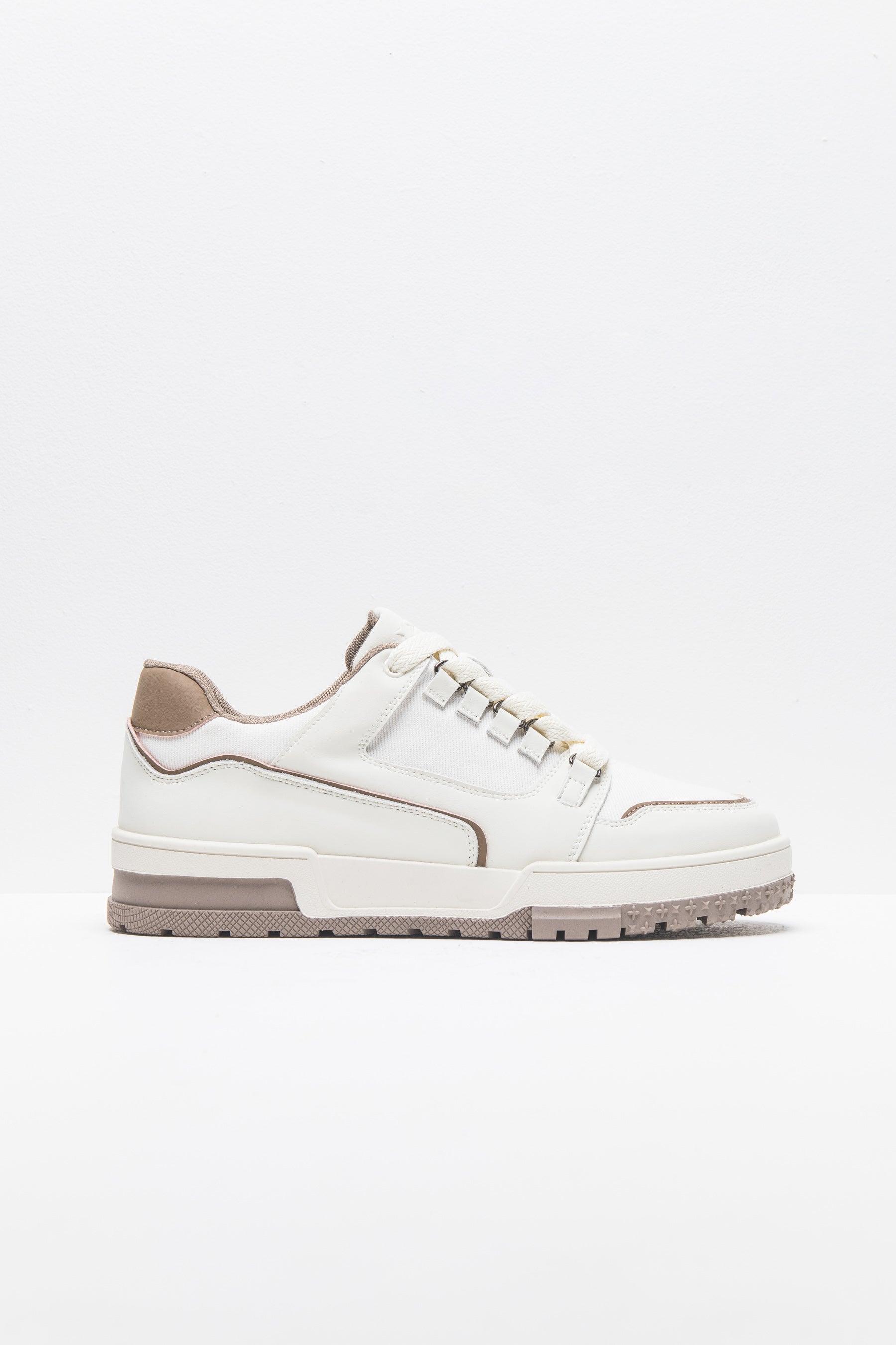 סניקרס סקיילר