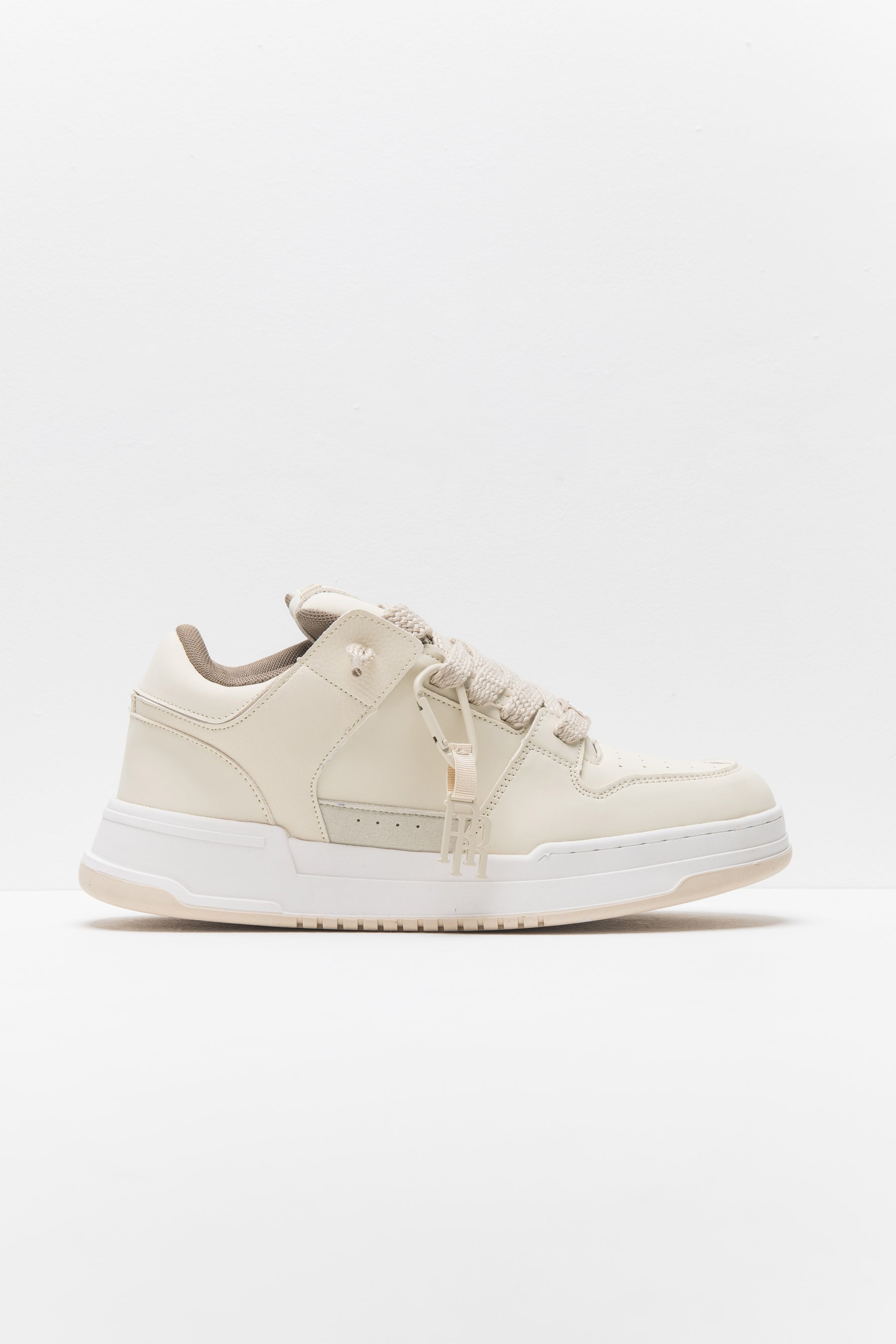 סניקרס ארטיסט