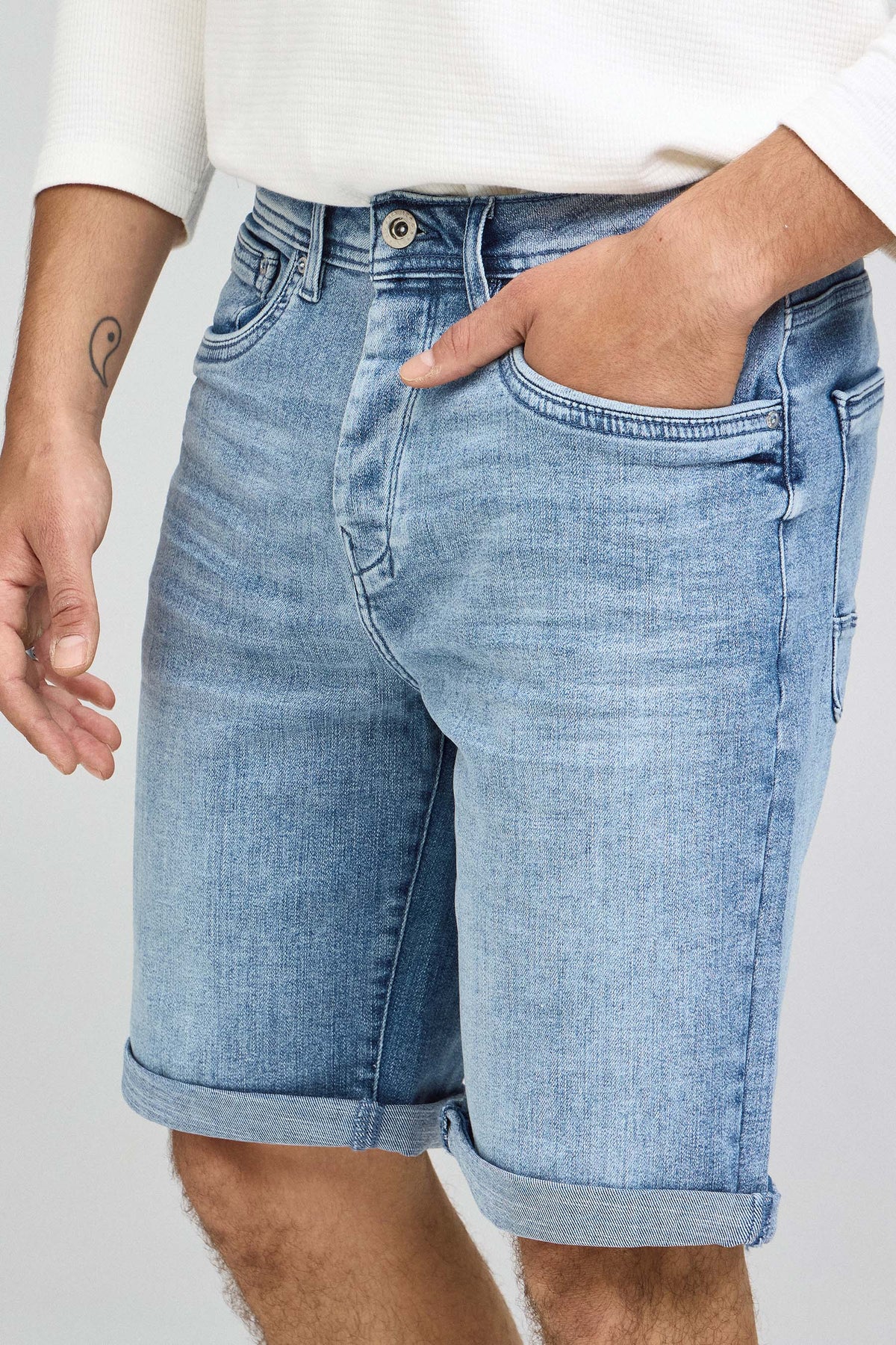 ברמודה ג'ינס מאדוק