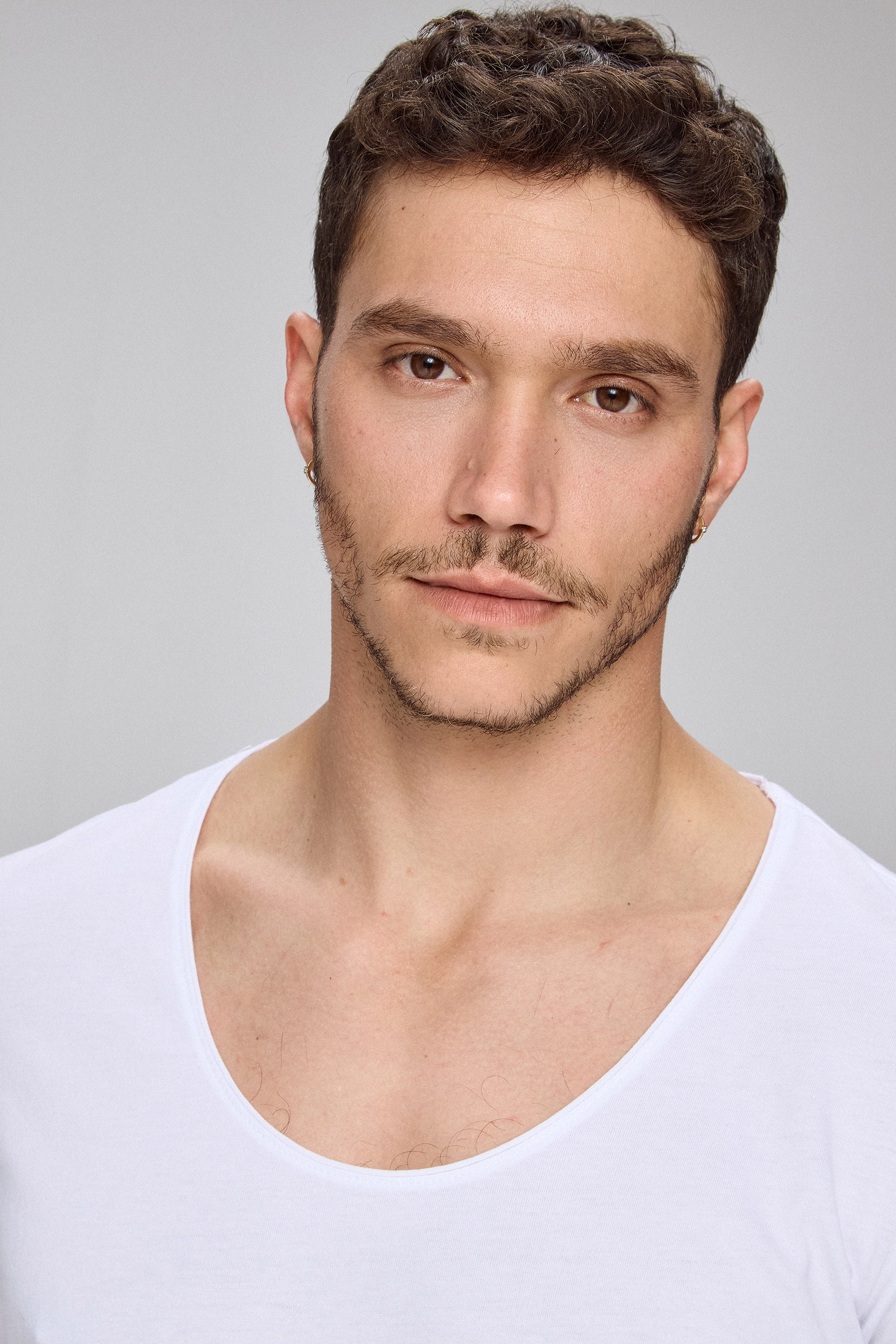 טי בייסיק הירו