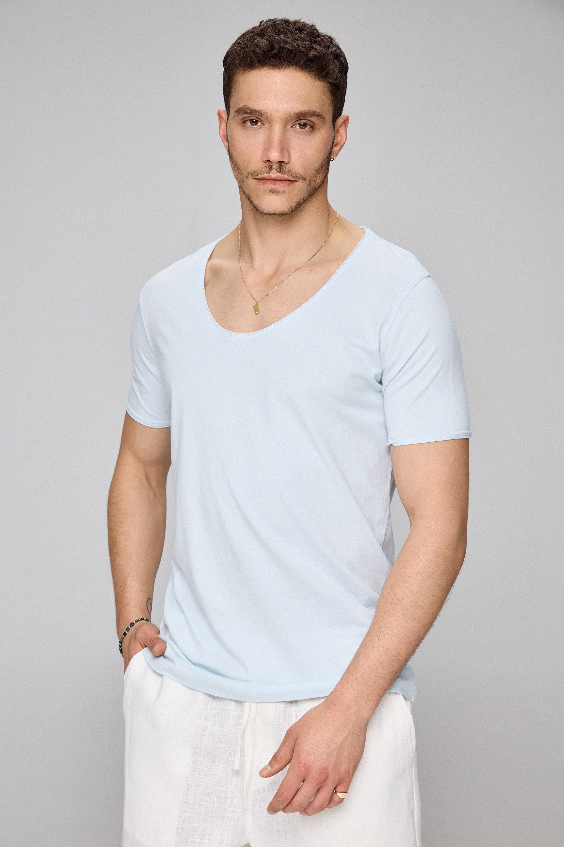 טי בייסיק הירו