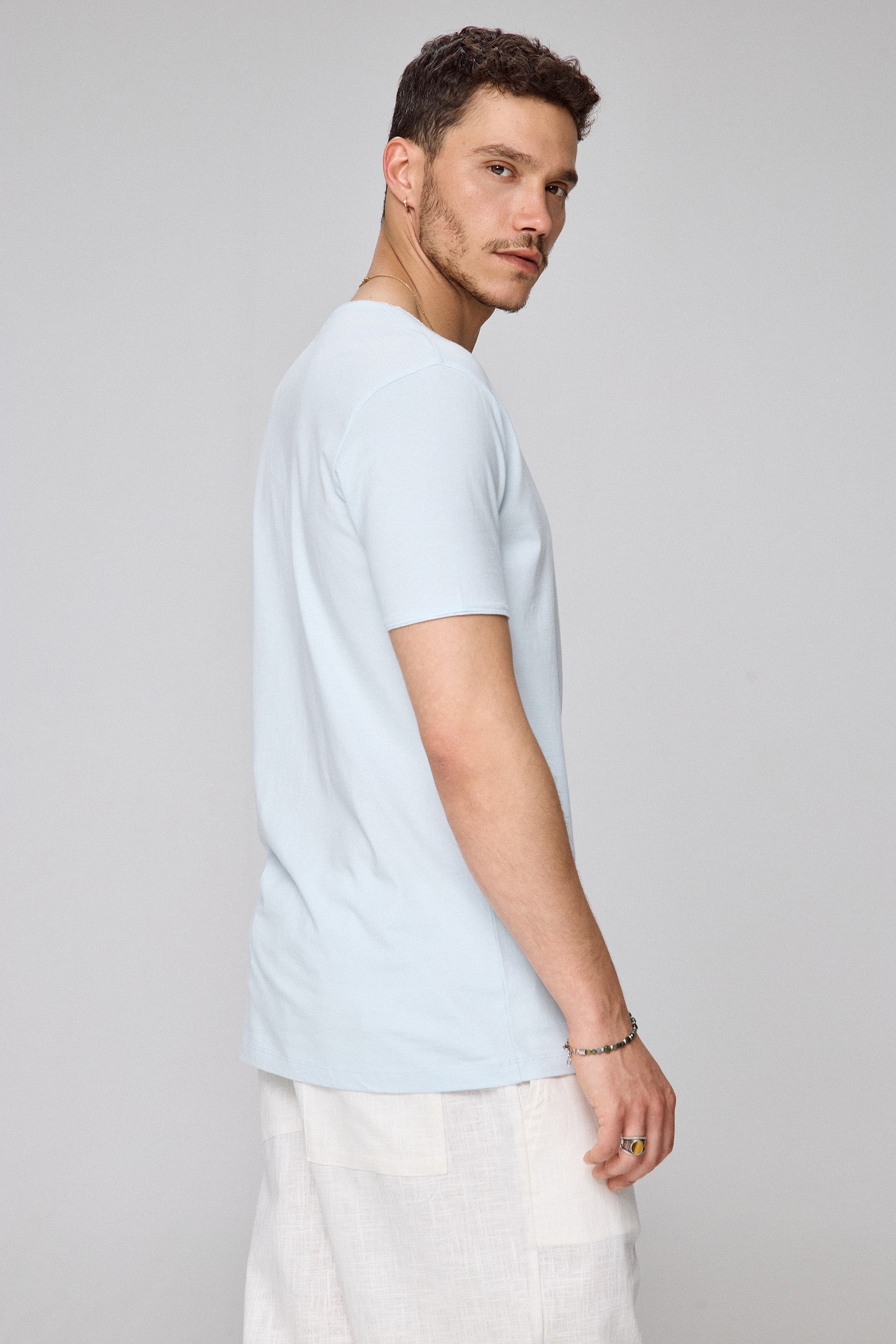 טי בייסיק הירו