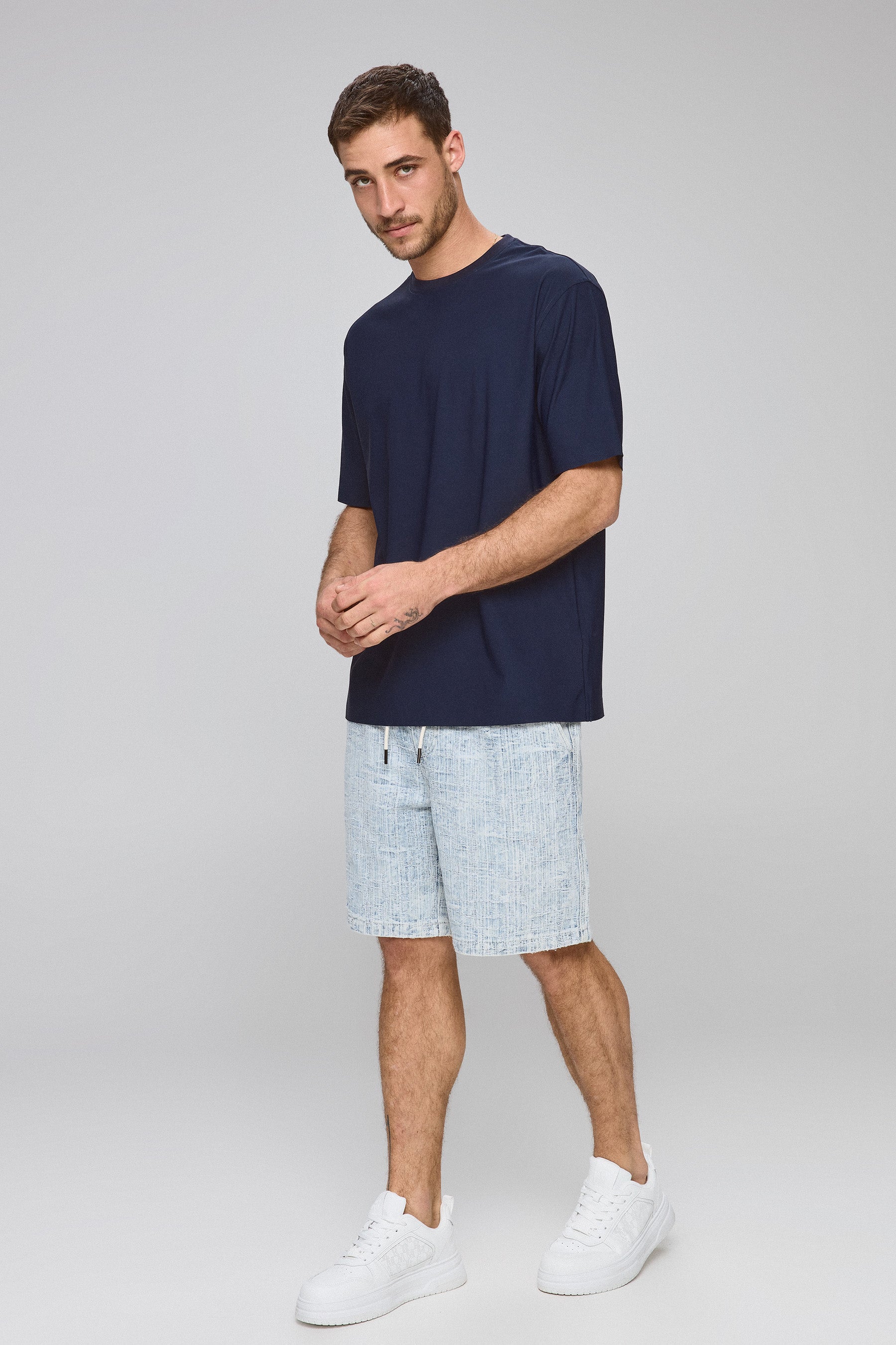 חולצת טי לוקס