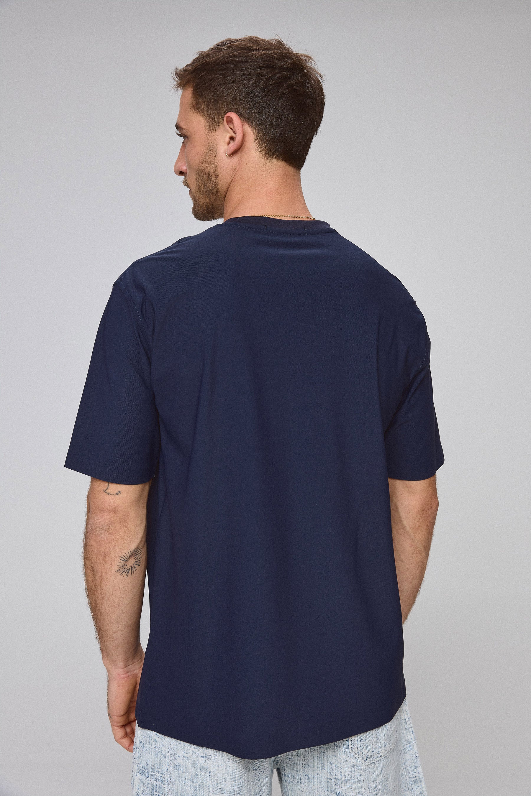 חולצת טי לוקס