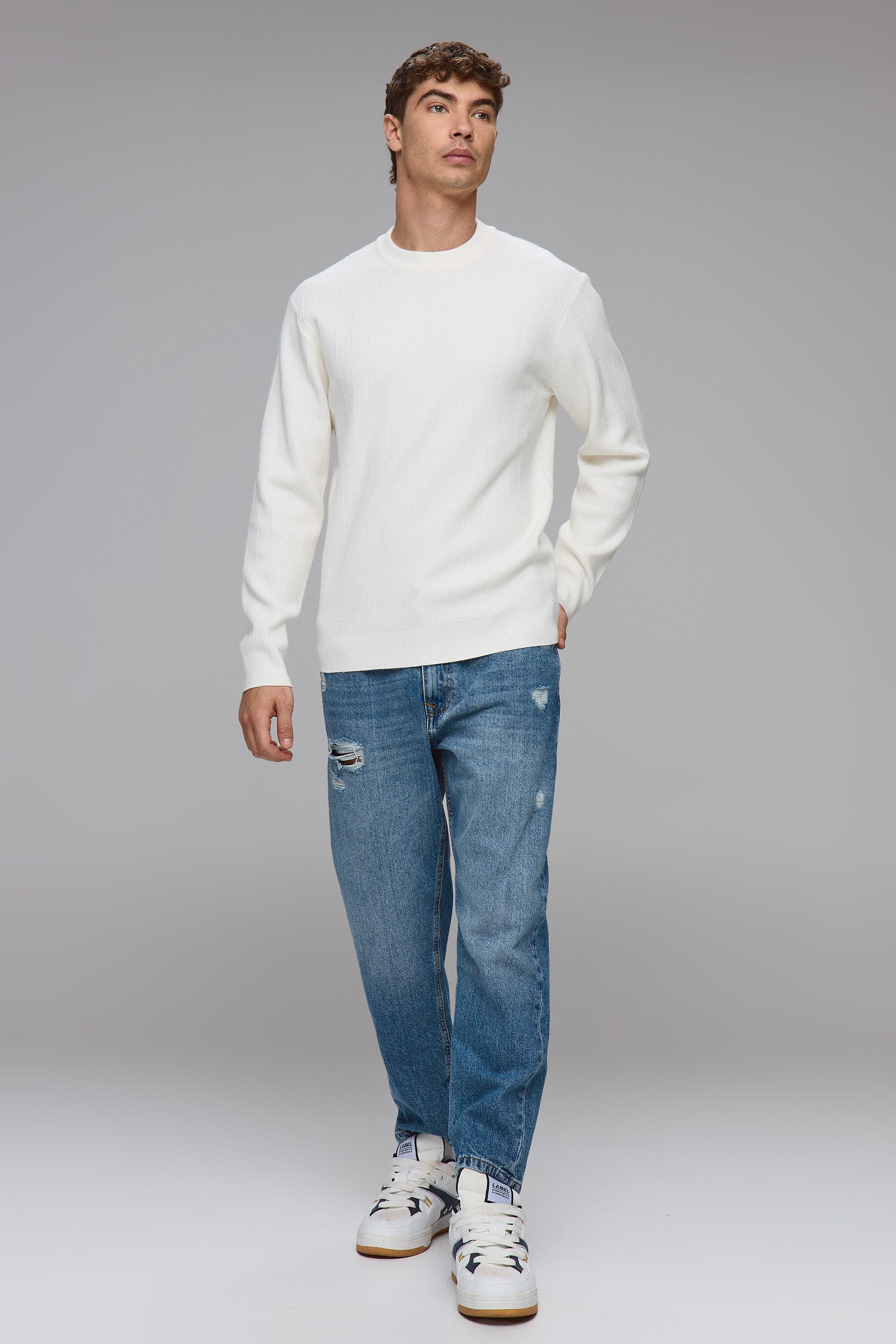 ג'ינס גורי קרעים