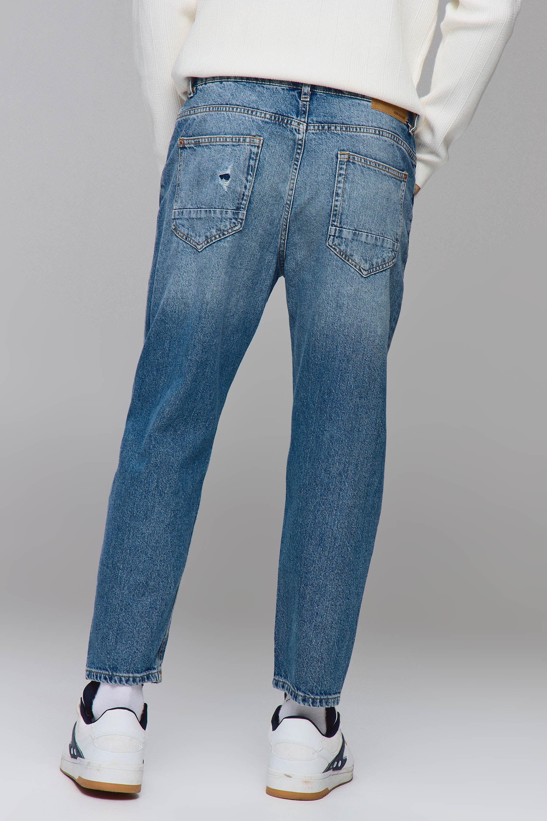 ג'ינס גורי קרעים