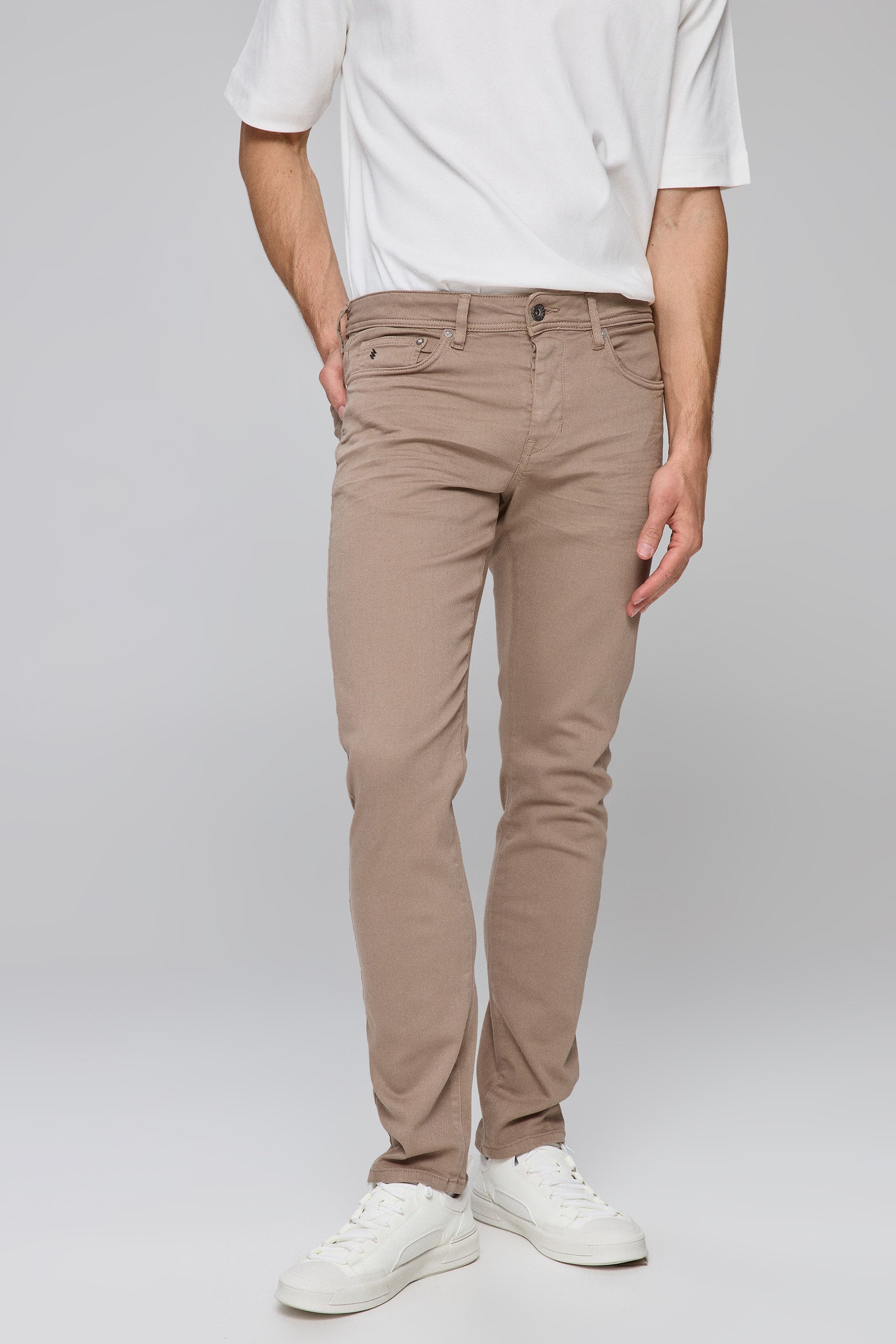 ג'ינס מאדוק קולור