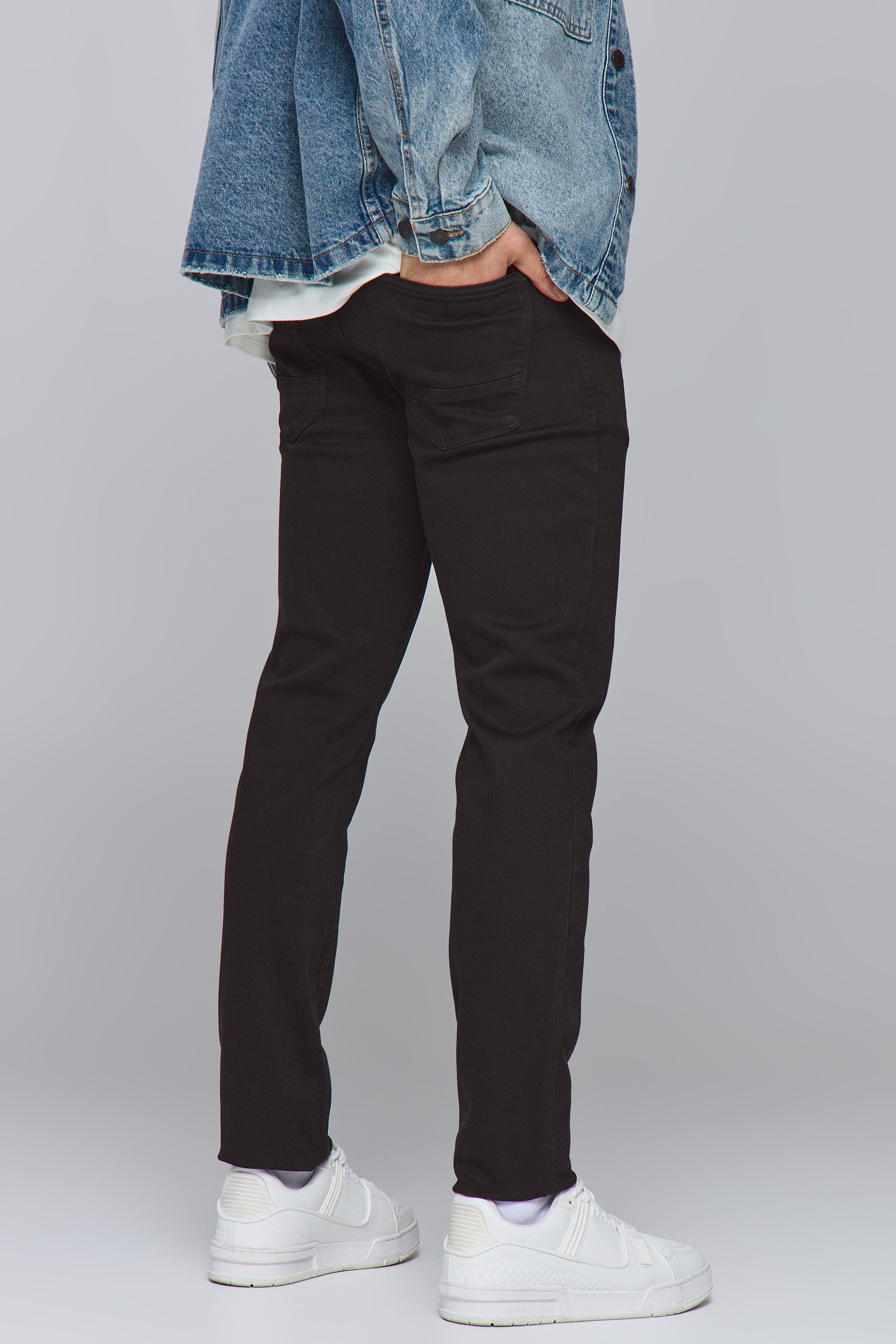 ג'ינס מאדוק קולור