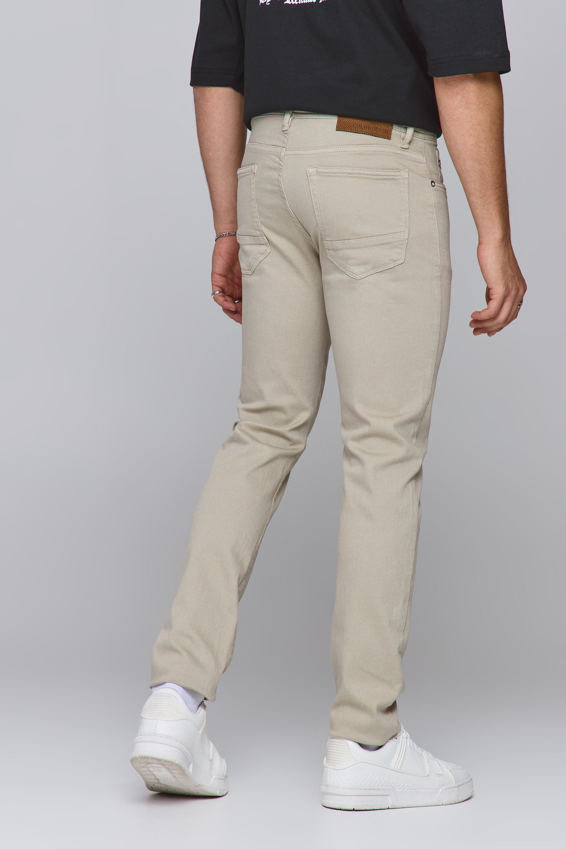 ג'ינס מאדוק קולור