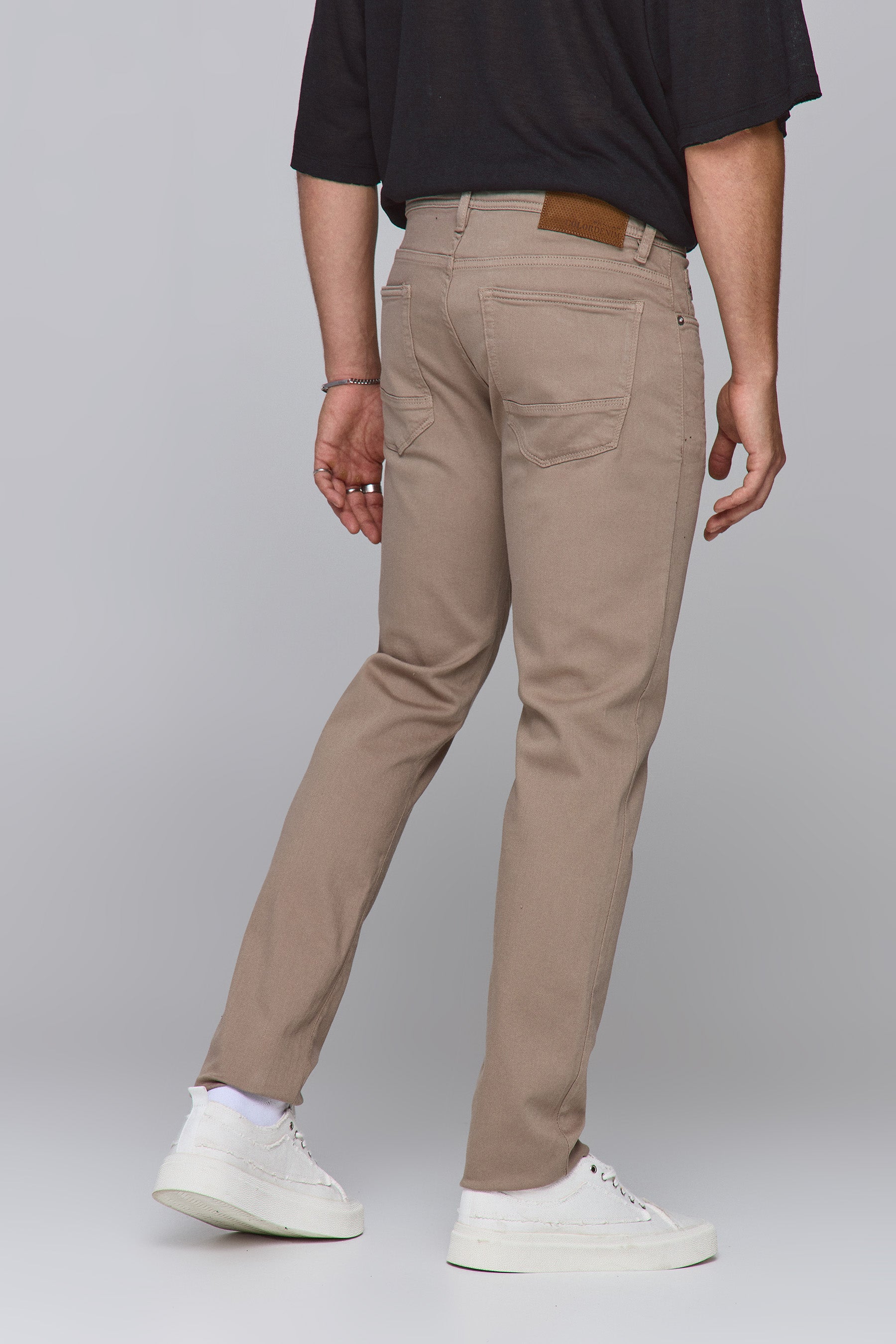 ג'ינס מאדוק קולור