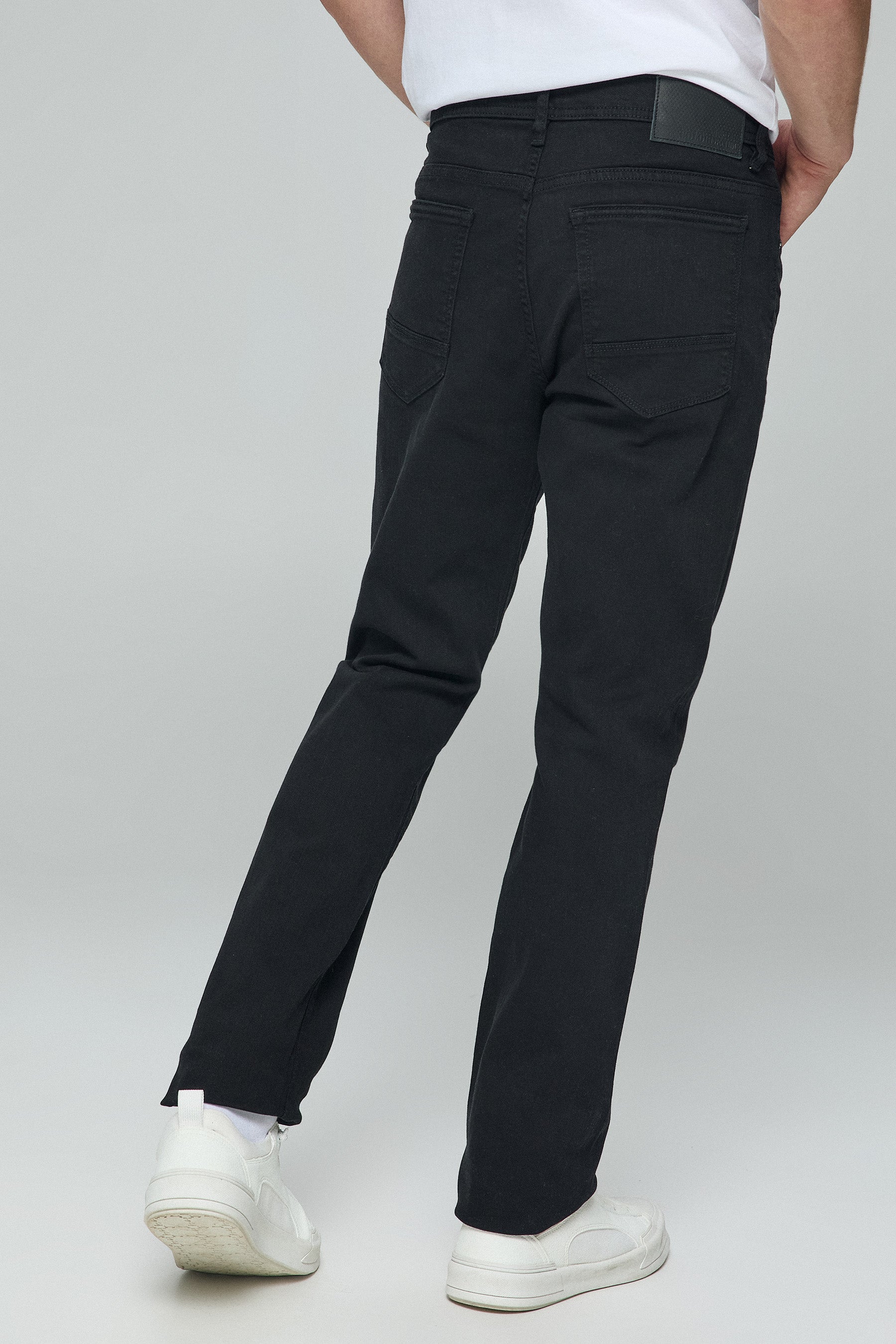 ג'ינס מאדוק קולור