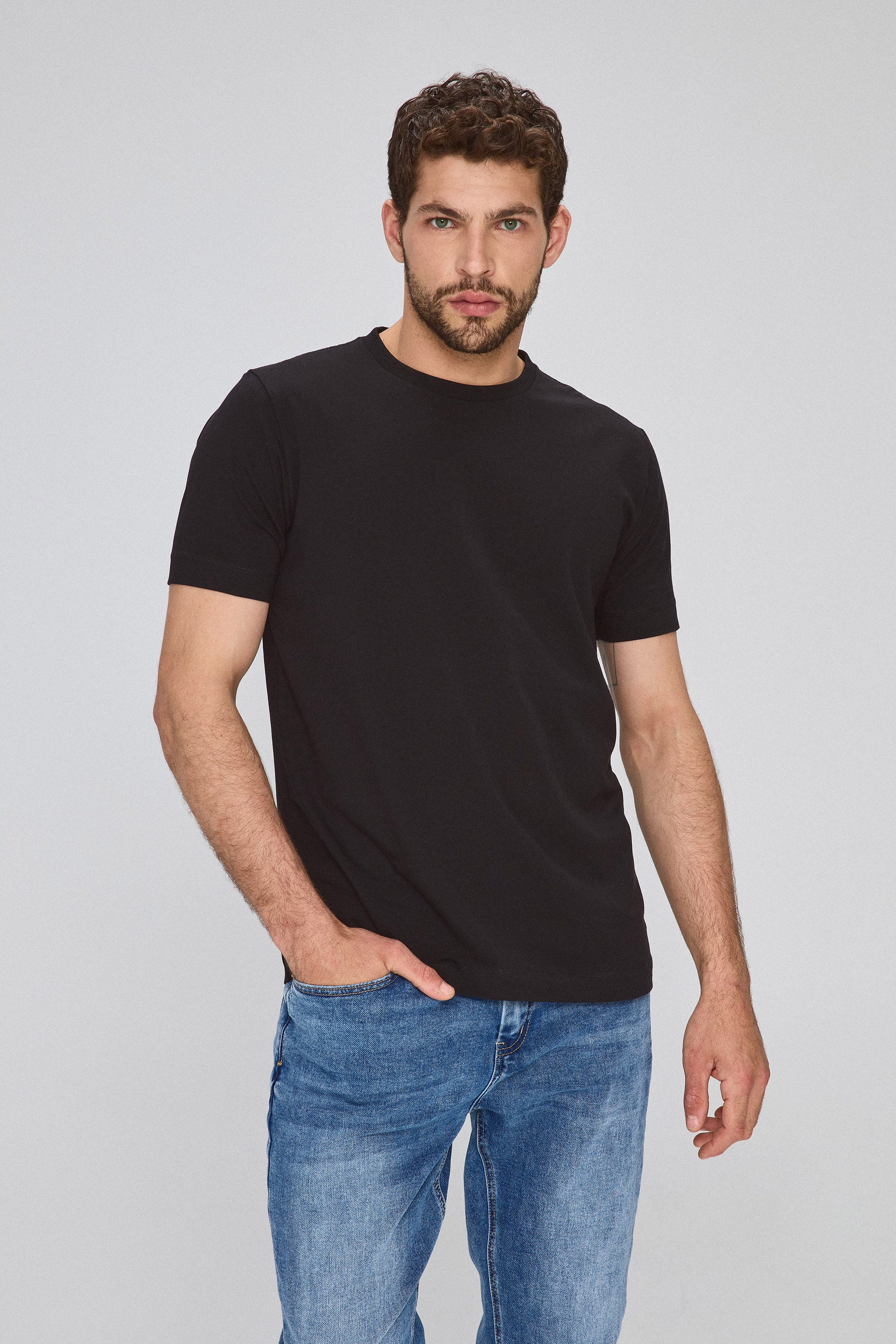 טי ניקי בייסיק לייקרה