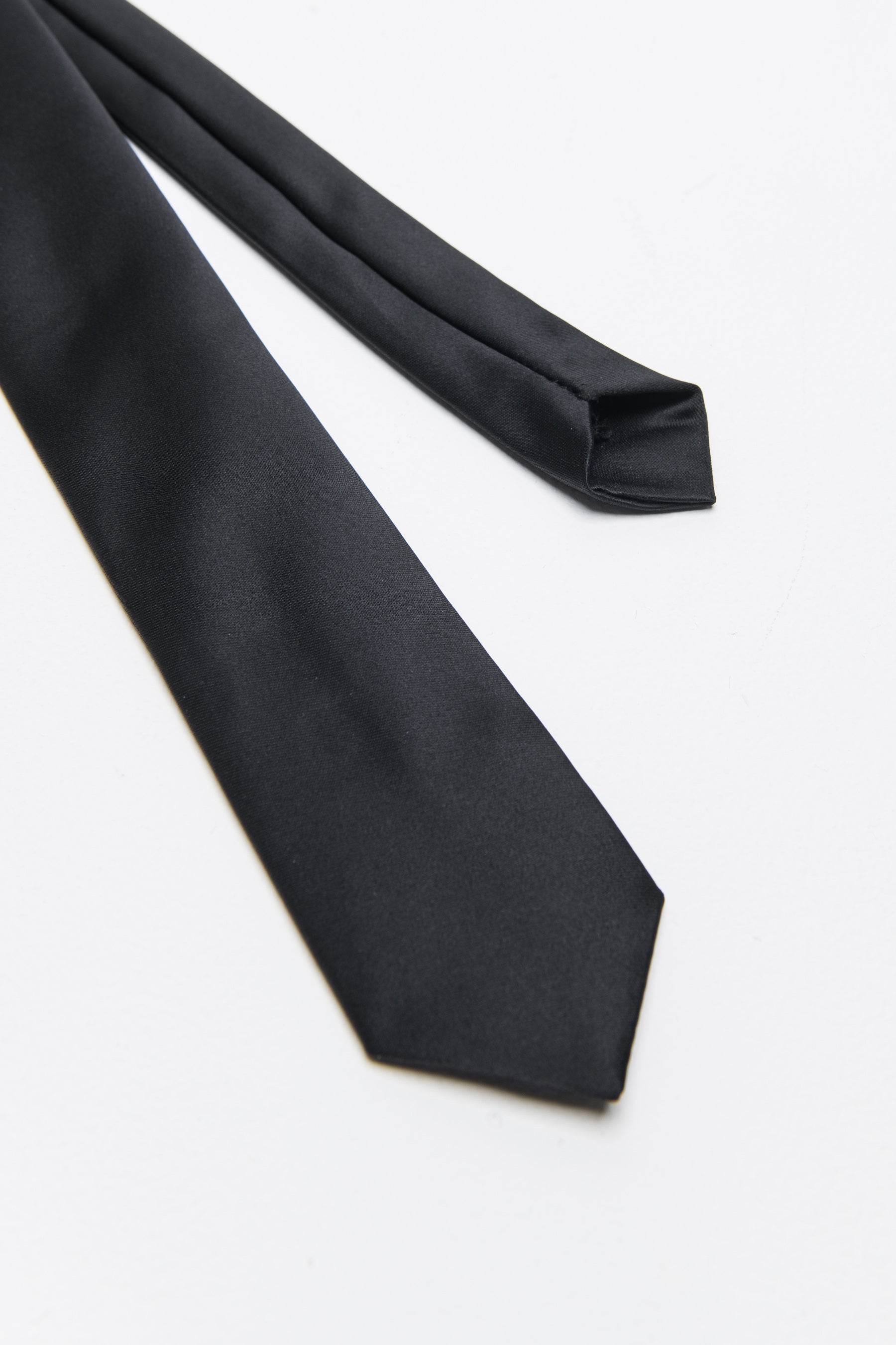 עניבת סאטן צרה