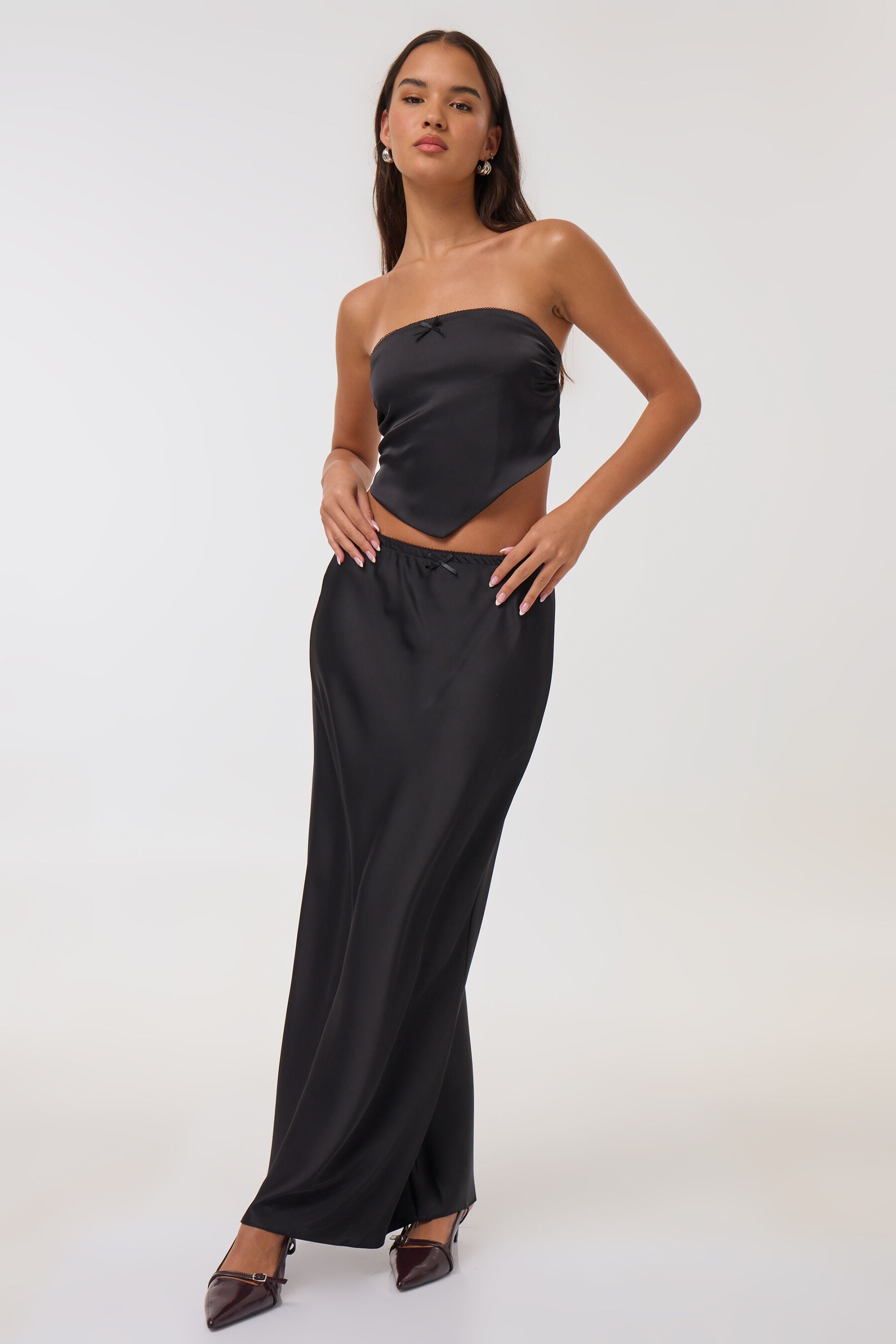 חצאית מקסי סאטן עם סרט